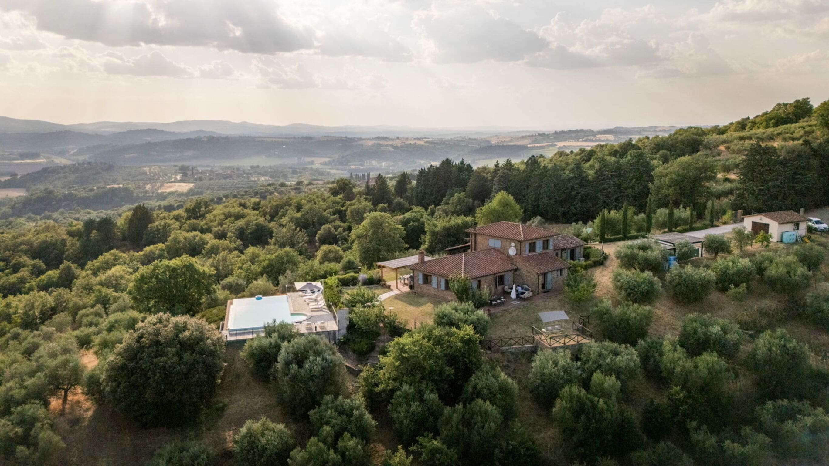Casa Oliveto Paciano: Chic 4-Bedroom Apartment with Infinity Pool, Umbria