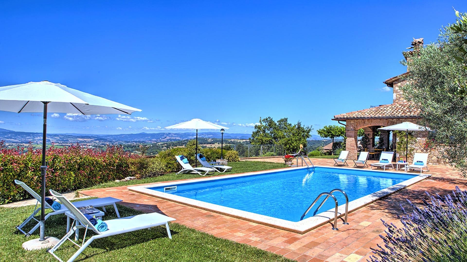 Casa Olmo Todi: Spacious 4-Bedroom Apartment with Pool and Air-Con, Todi