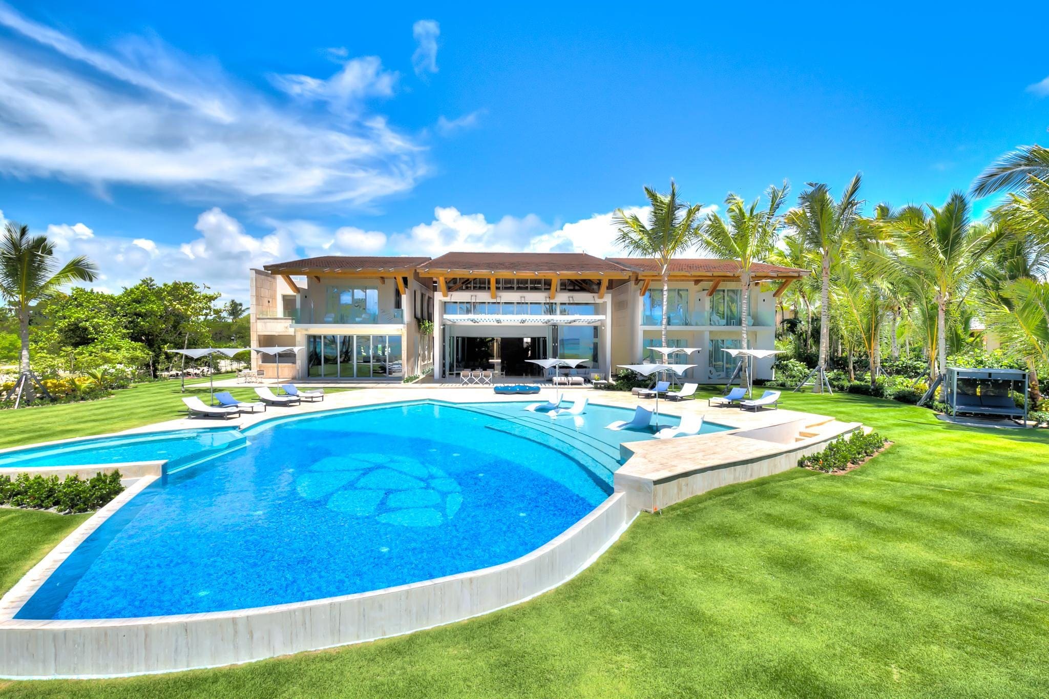 Casa Palma Punta Cana Dominican Republic: Luxurious 8-Bedroom Beachfront Apartment with Pool, Dominican Republic