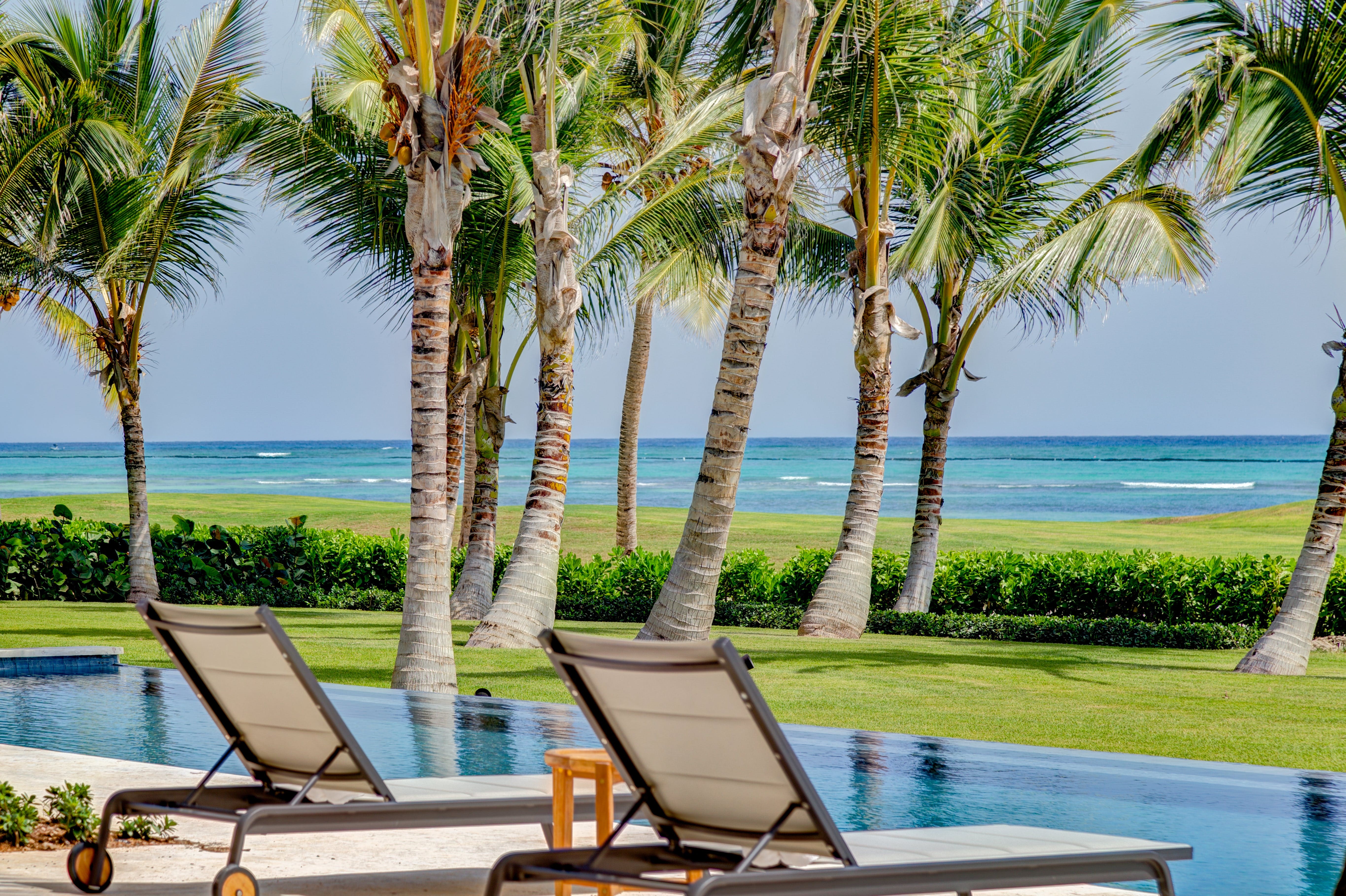 Casa Palma PuntaCana Dominican Republic 5: Spacious 8-Bedroom Beachfront Apartment with Pool, Dominican Republic