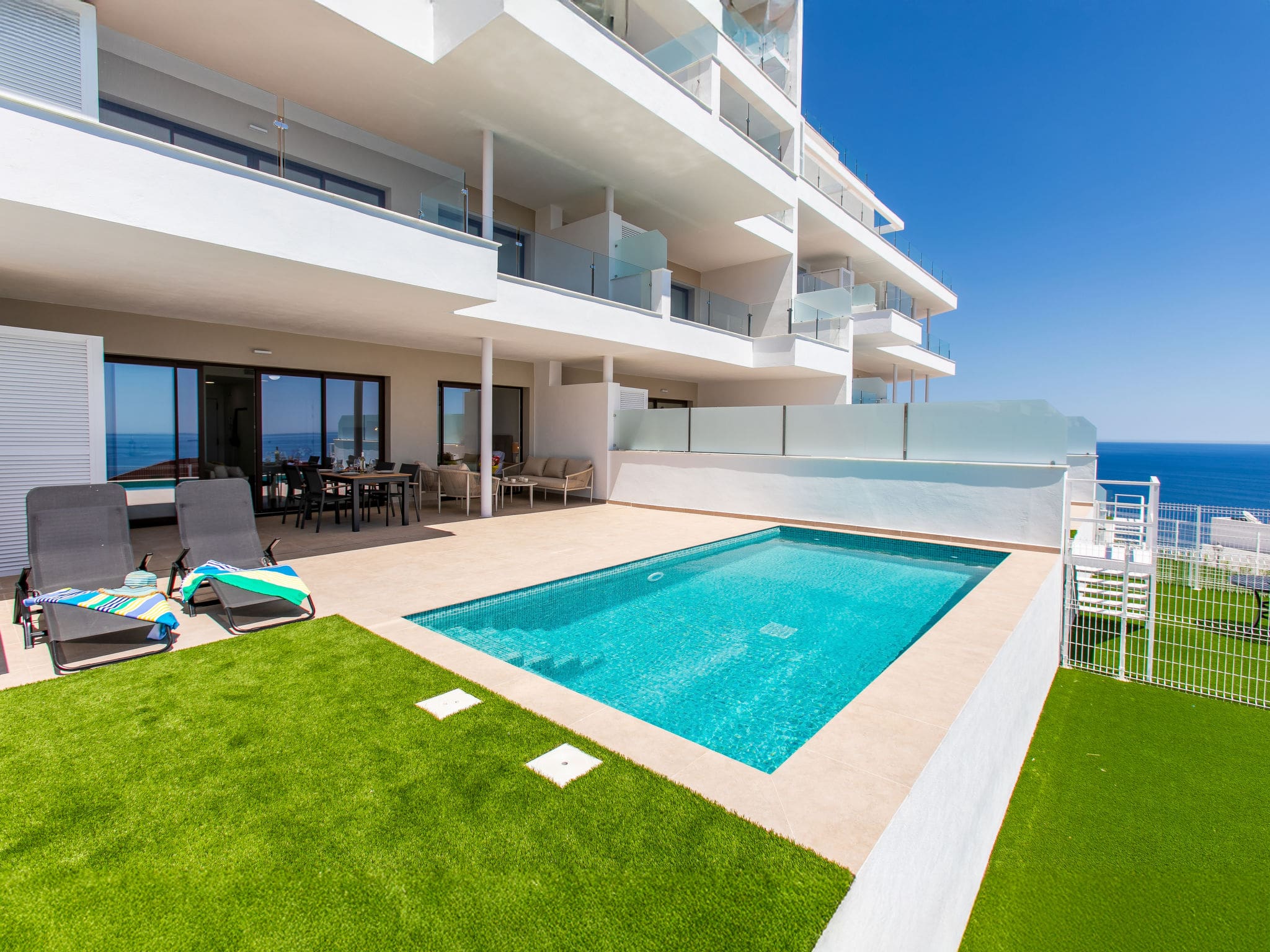 Casa Peñón Nerja: Contemporary 2-Bedroom Apartment with Private Pool and Spectacular Sea Views in Costa del Sol
