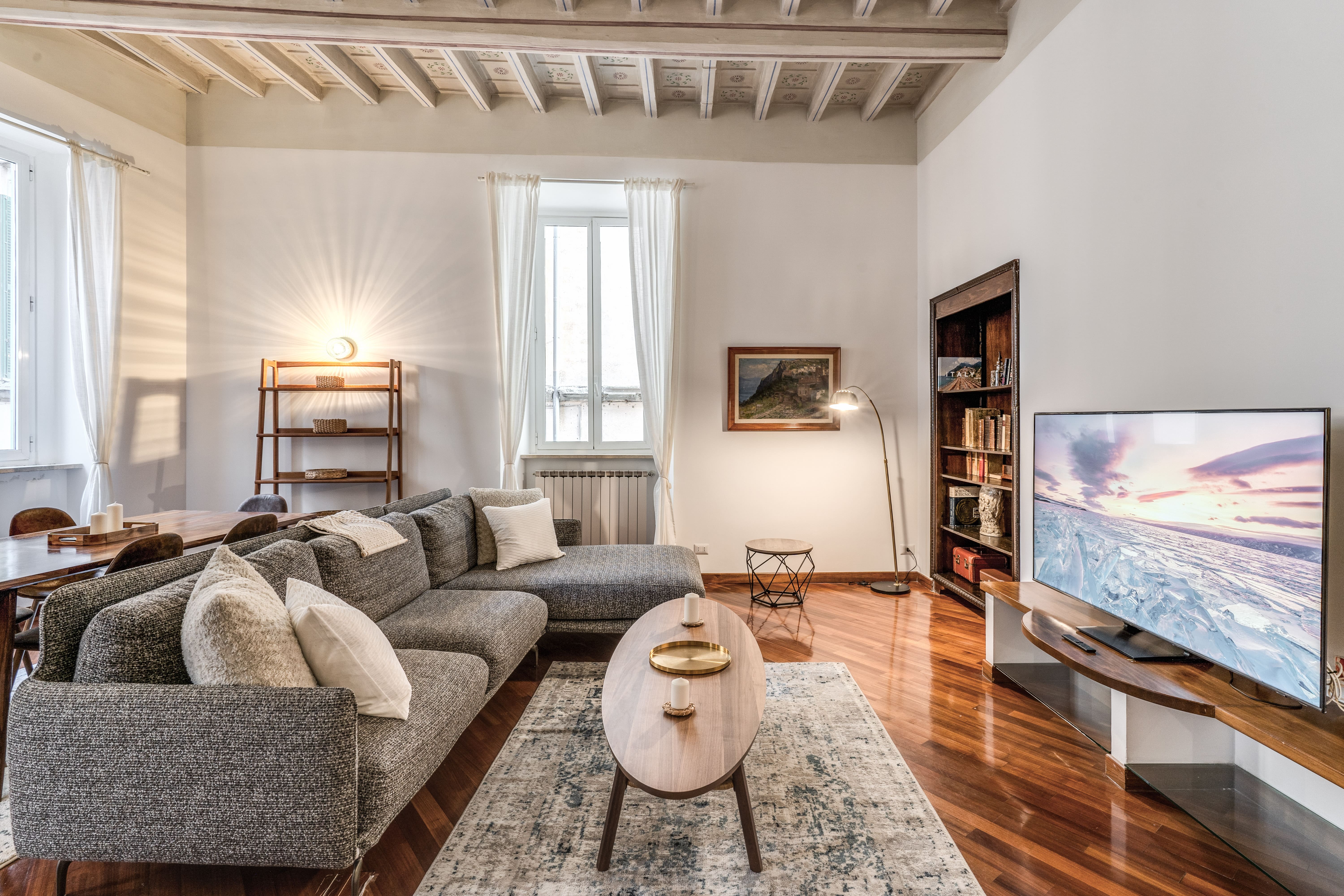 Casa Piazza Navona: Luxury 3-Bedroom Apartment Steps from Piazza Navona, Central Rome