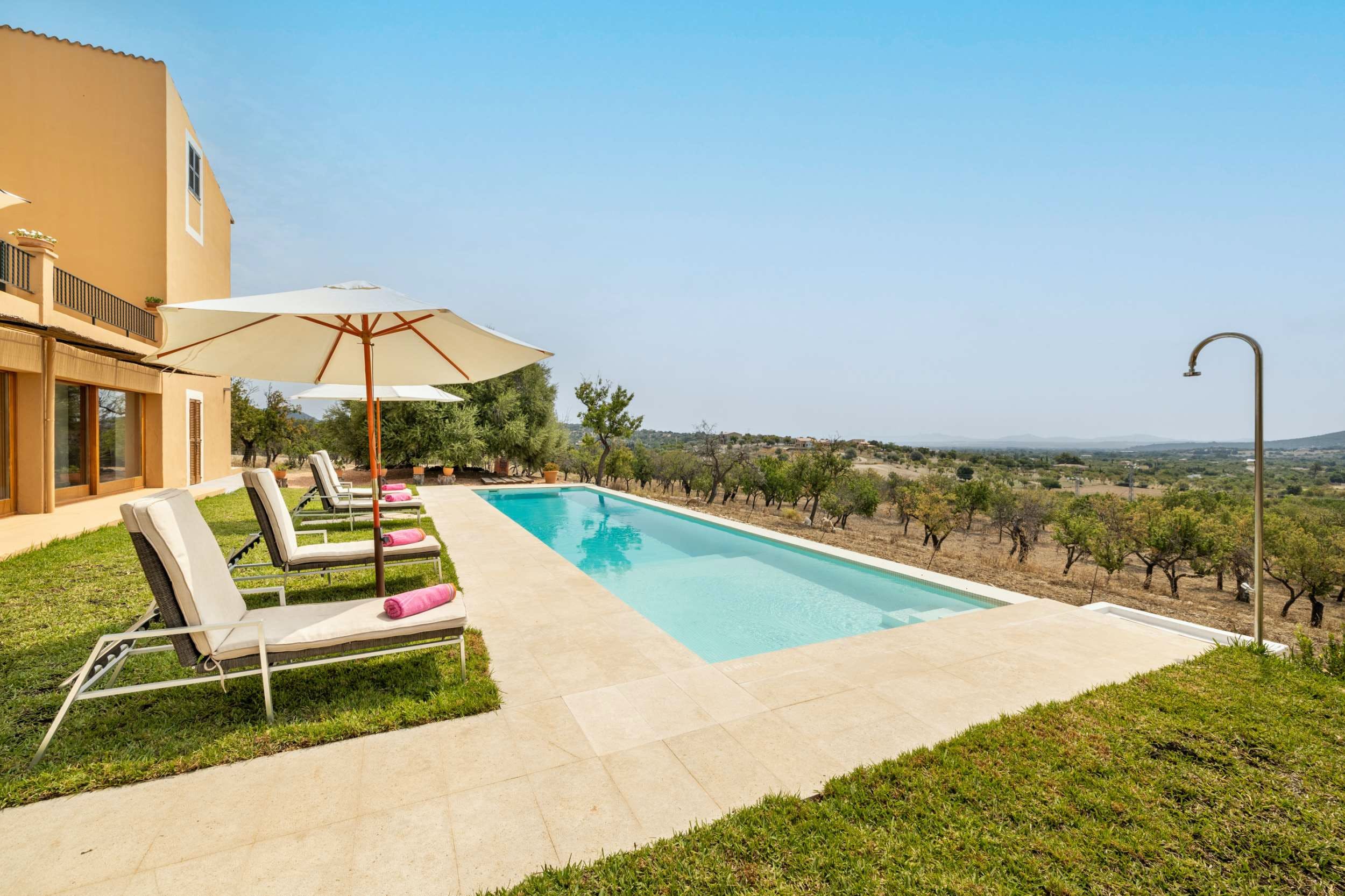 Casa Piñaret Inca: Spacious 4-Bedroom Apartment with Private Pool, Inca Mallorca