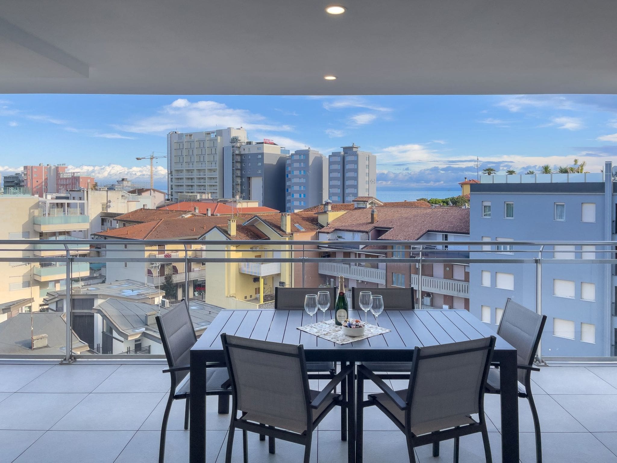 Casa Pineta Lignano Lignano Sabbiadoro: Modern 2-Bedroom Apartment with Air Conditioning and Balcony Near Lignano Beach