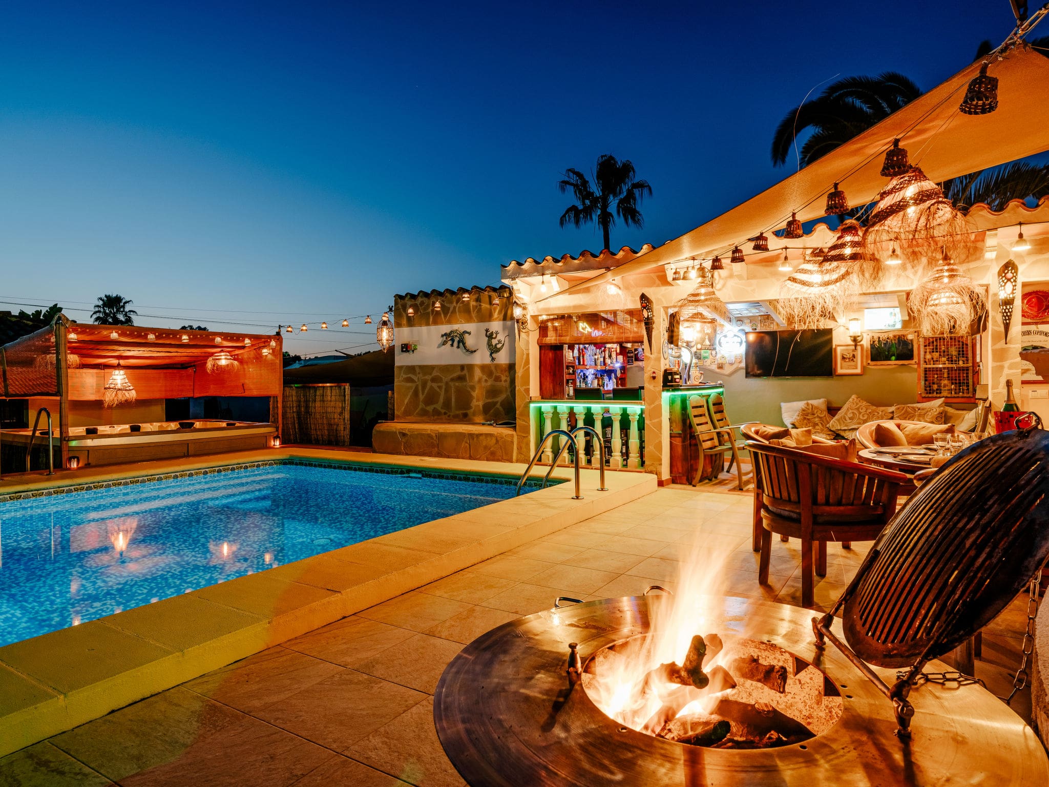 Casa Pinosol Jávea: Spacious 4-Bedroom Holiday Villa with Private Pool and Mountain Views near Arenal Beach