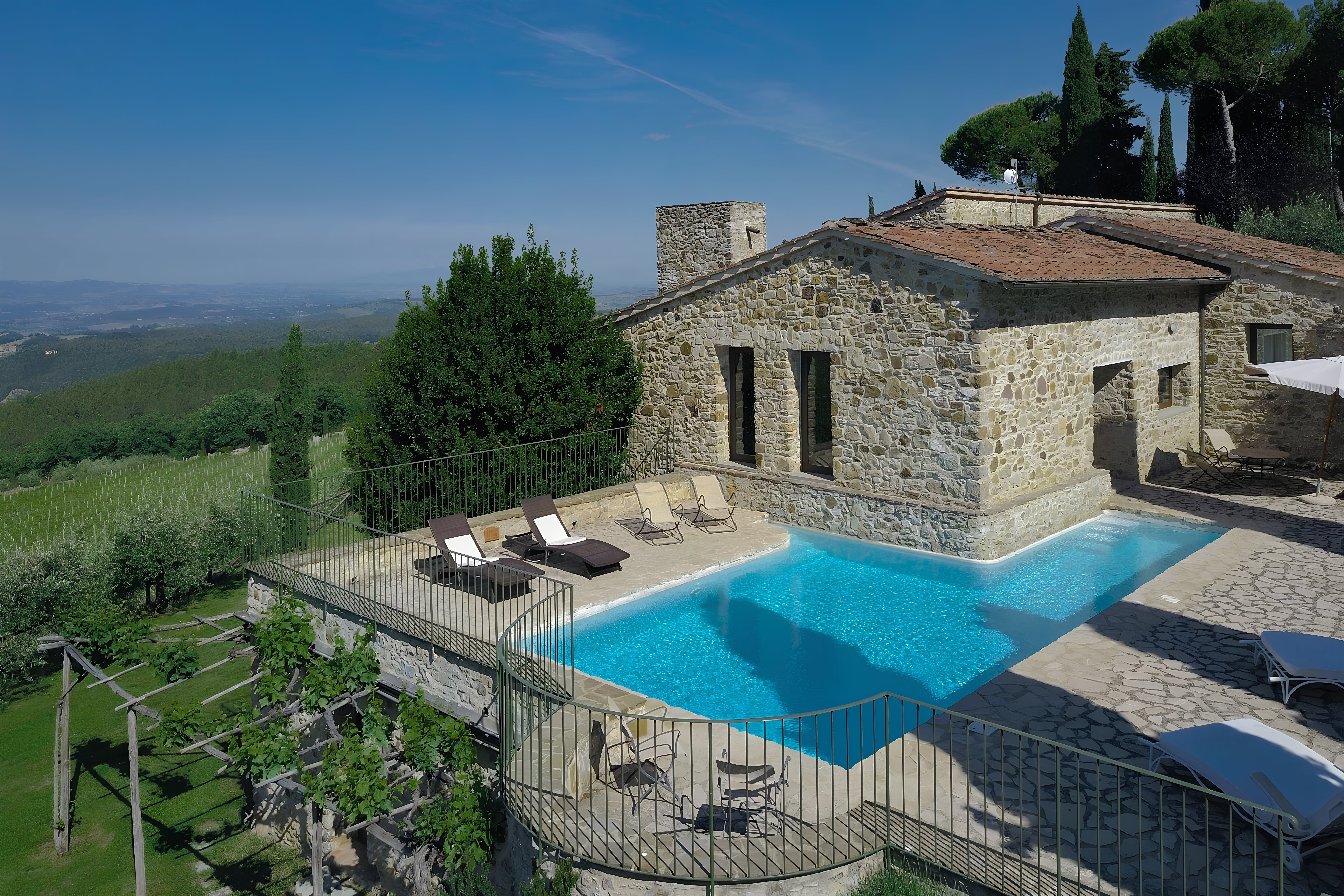 Casa Poggio Castellina: Charming 2-Bedroom Apartment with Private Pool, Chianti