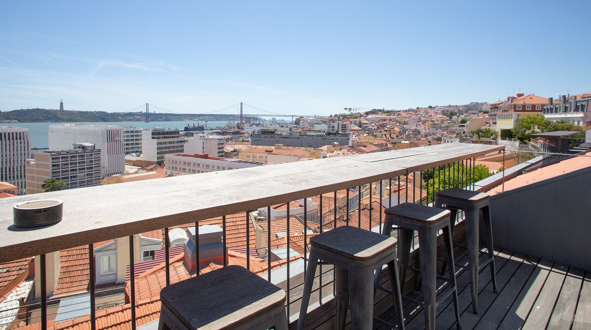 Casa Pombal Saldanha: Elegant 3-Bedroom Luxury Apartment with Seaview, Lisbon