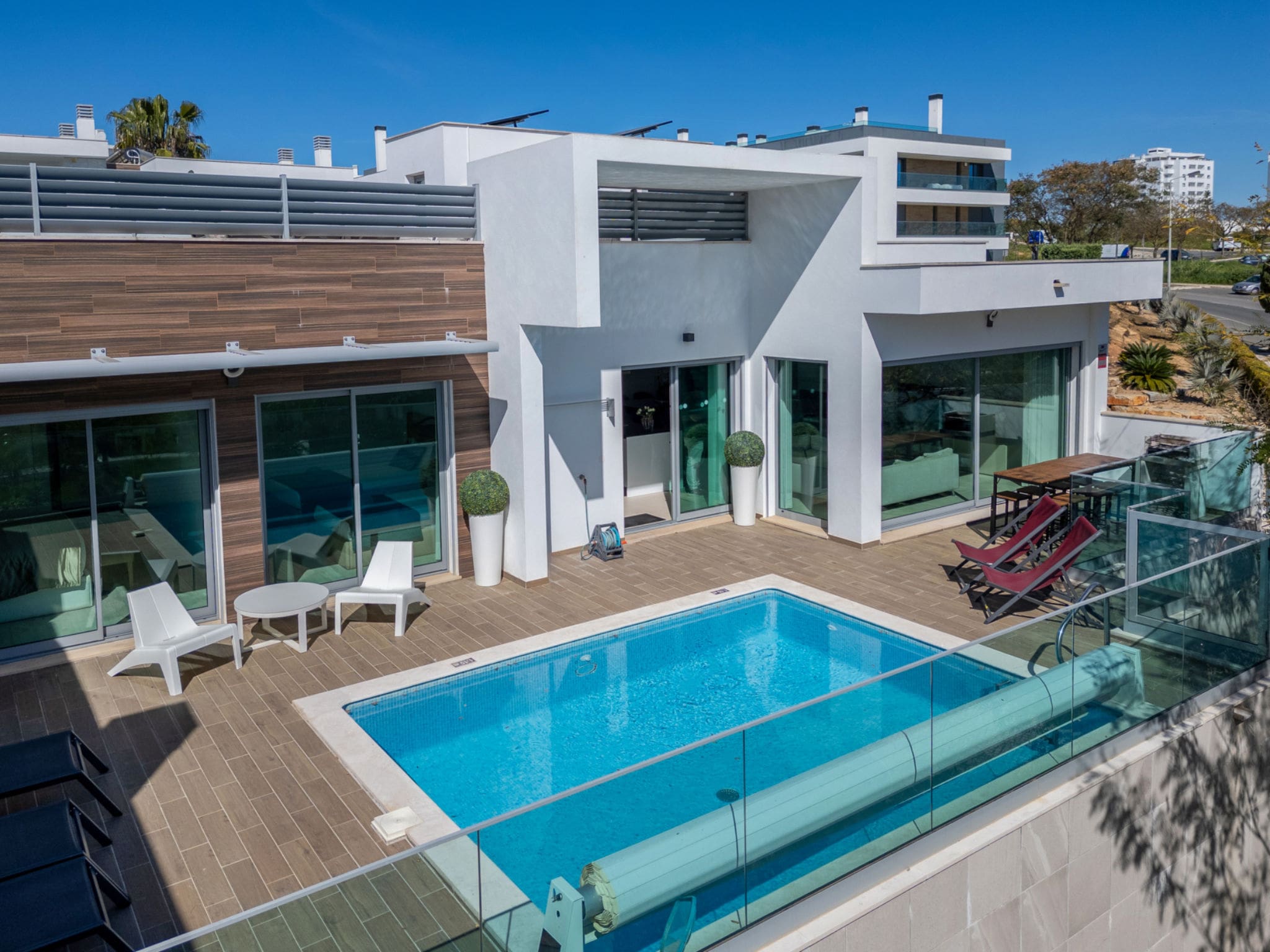 Casa Pontal Albufeira: Modern 3-Bedroom Villa with Heated Pool and Sea Views Near Praia da Oura Beach