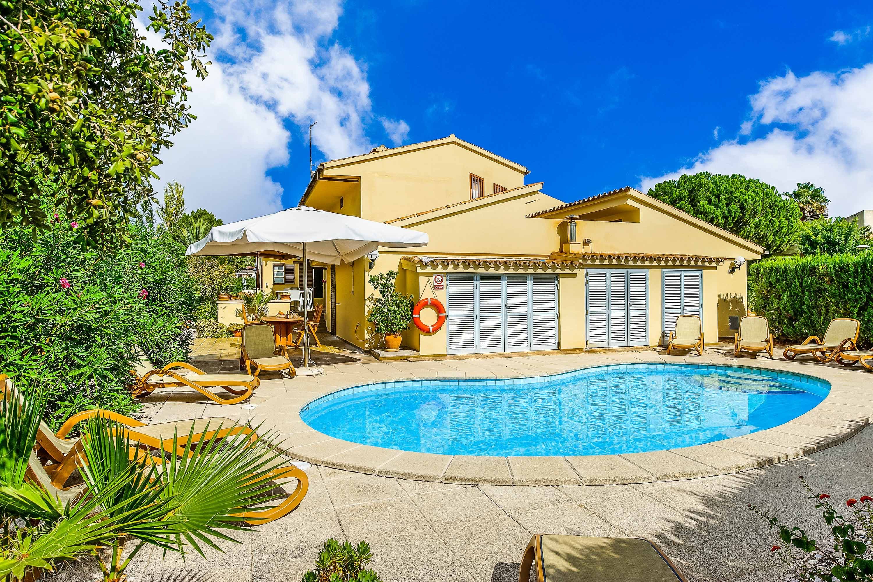 Casa Puig Pollença Pollença 9: Spacious 5-Bedroom Luxury Apartment with Seaview, Pollença