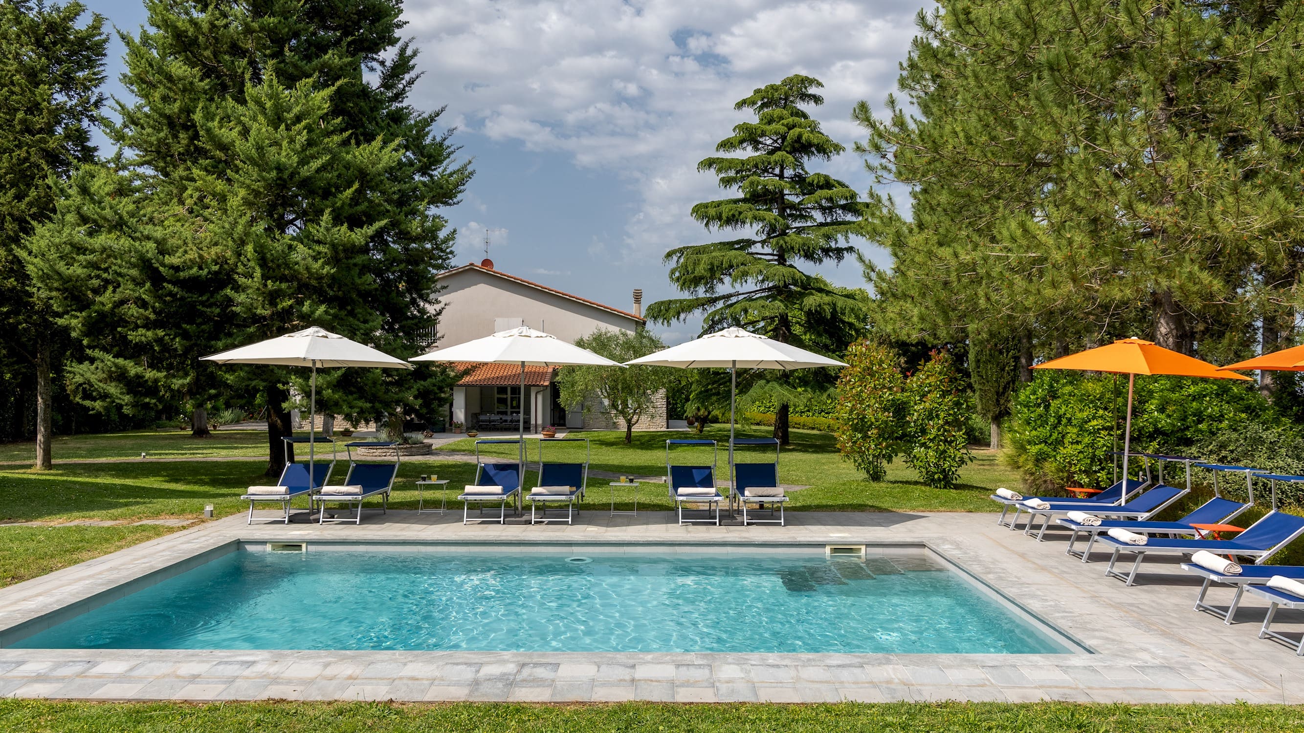 Casa Querce Sarteano: Elegant 6-Bedroom Townhouse with Pool in Tuscany, Sarteano