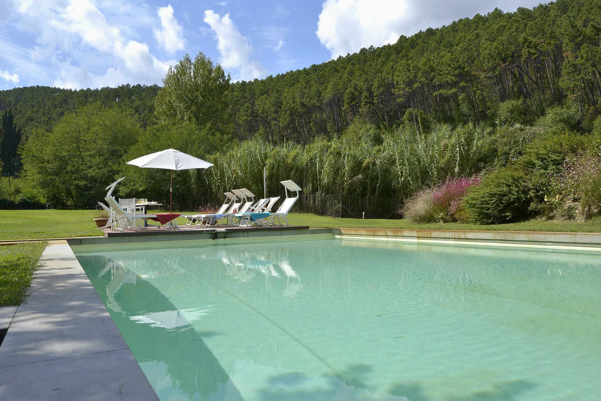 Casa Quercia Lucca: Expansive 5-Bedroom Apartment with Saltwater Pool, Tuscany