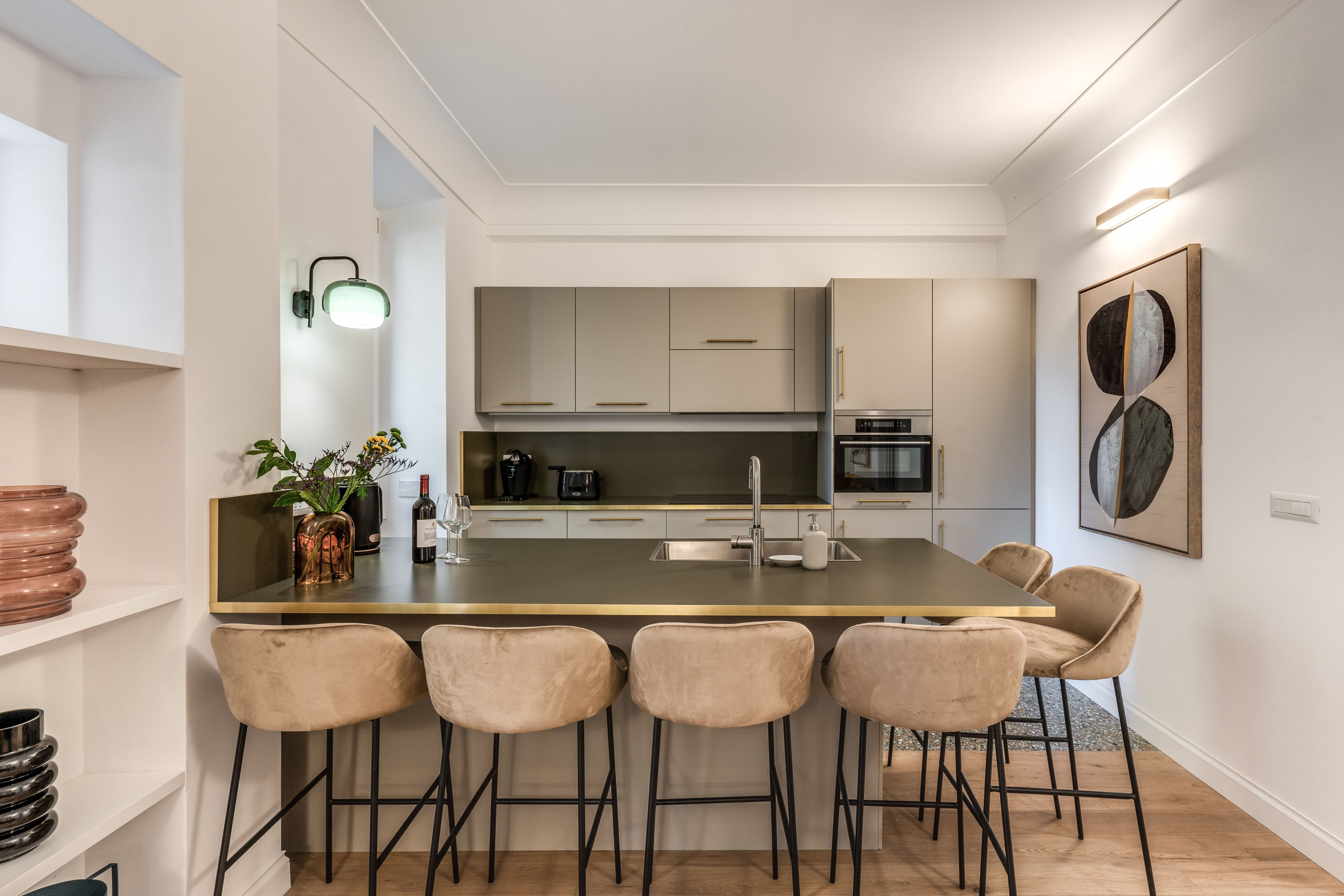 Casa Quirinale Monti: Elegant 3-Bedroom Apartment with Terrace, Monti, Rome