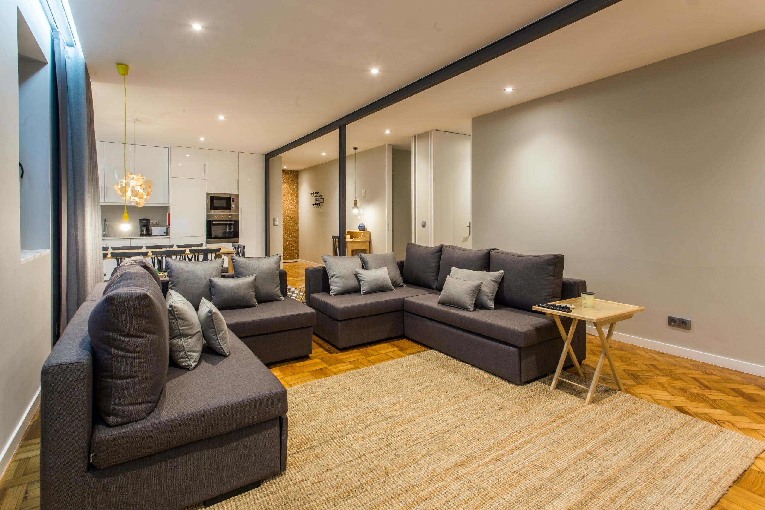 Casa Ribeira Bolhão: Spacious 4-Bedroom Apartment with Family-Friendly Amenities, Porto