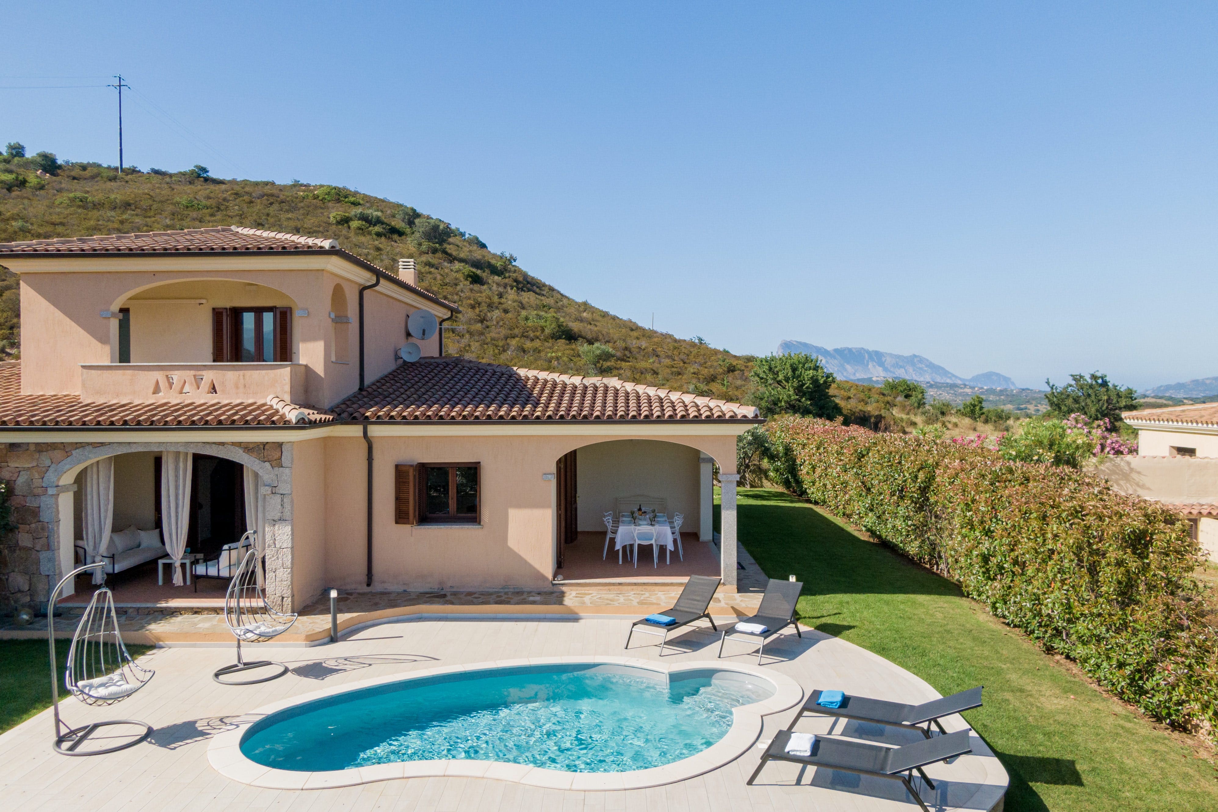 Casa Roccia San Teodoro: Spacious 4-Bedroom Apartment with Seaview and Pool, Sardinia