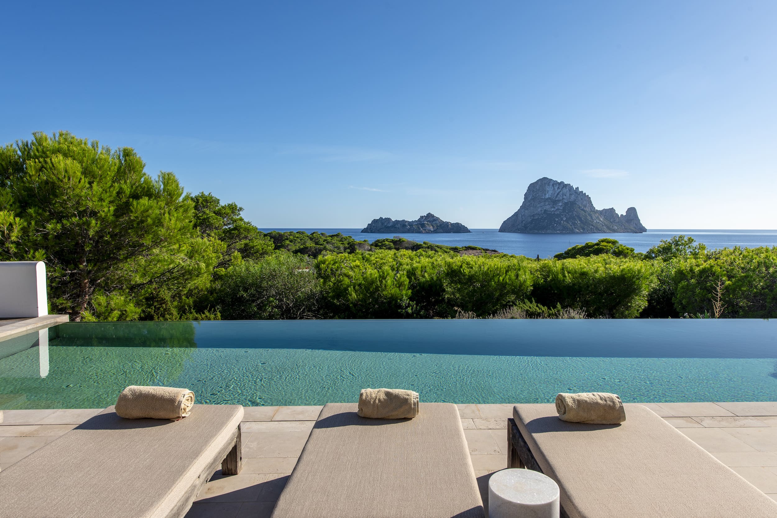 Casa Sa Talaia Cala Vedella: Luxury 3-Bedroom Apartment with Infinity Pool and Sea Views, Cala Vedella