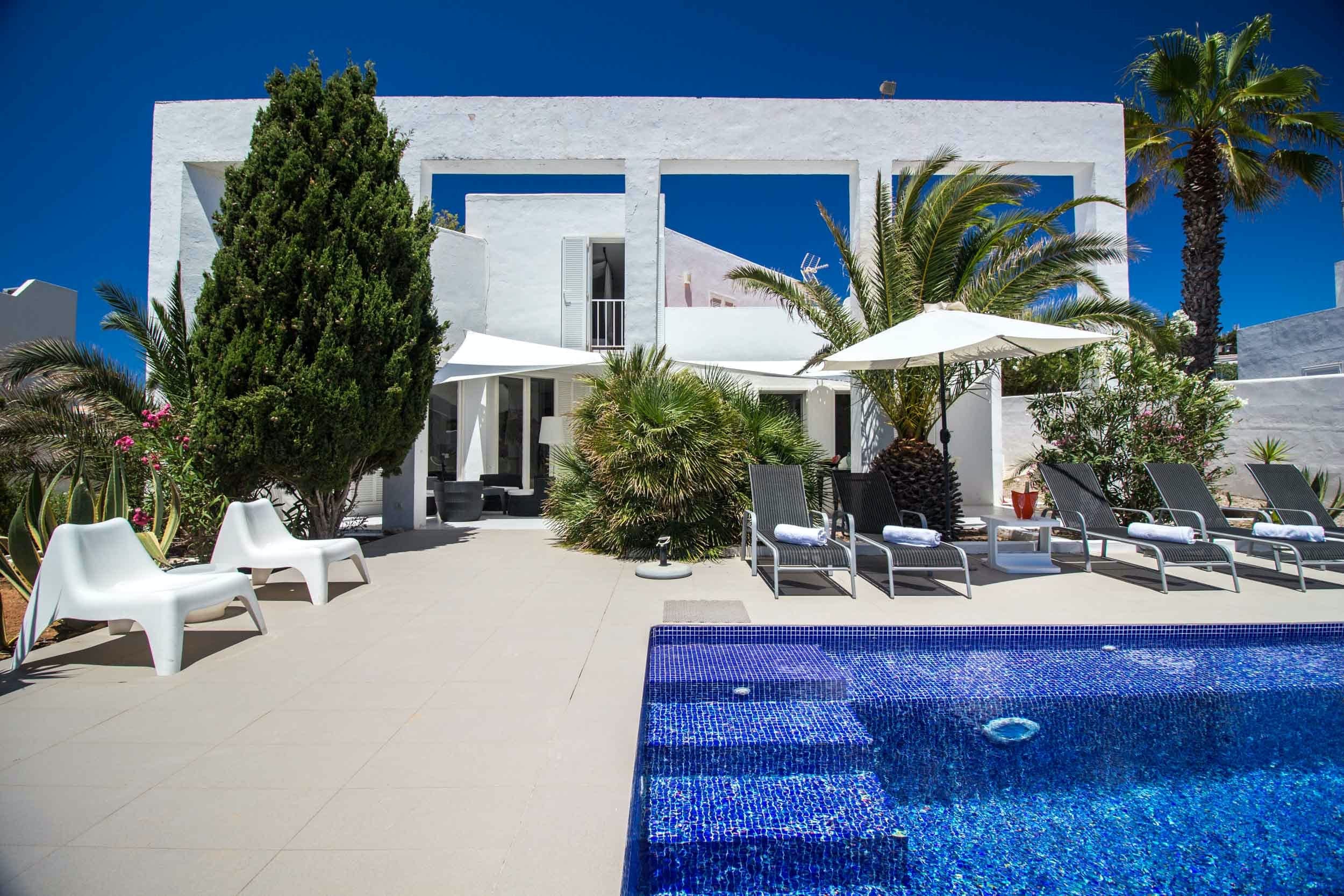 Casa Sabina Vedella Cala Vedella 6: 4-Bedroom Luxury Apartment with Seaview and Pool, Cala Vedella