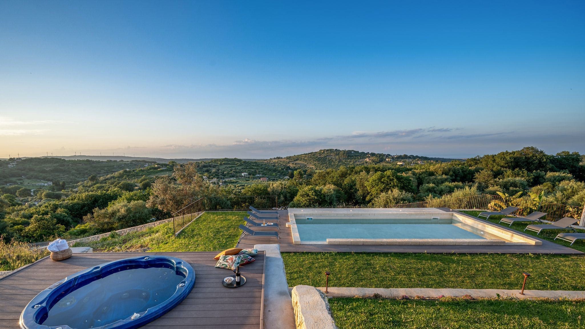 Casa Saia Noto: Elegant 3-Bedroom Apartment with Pool and Countryside Views, Sicily