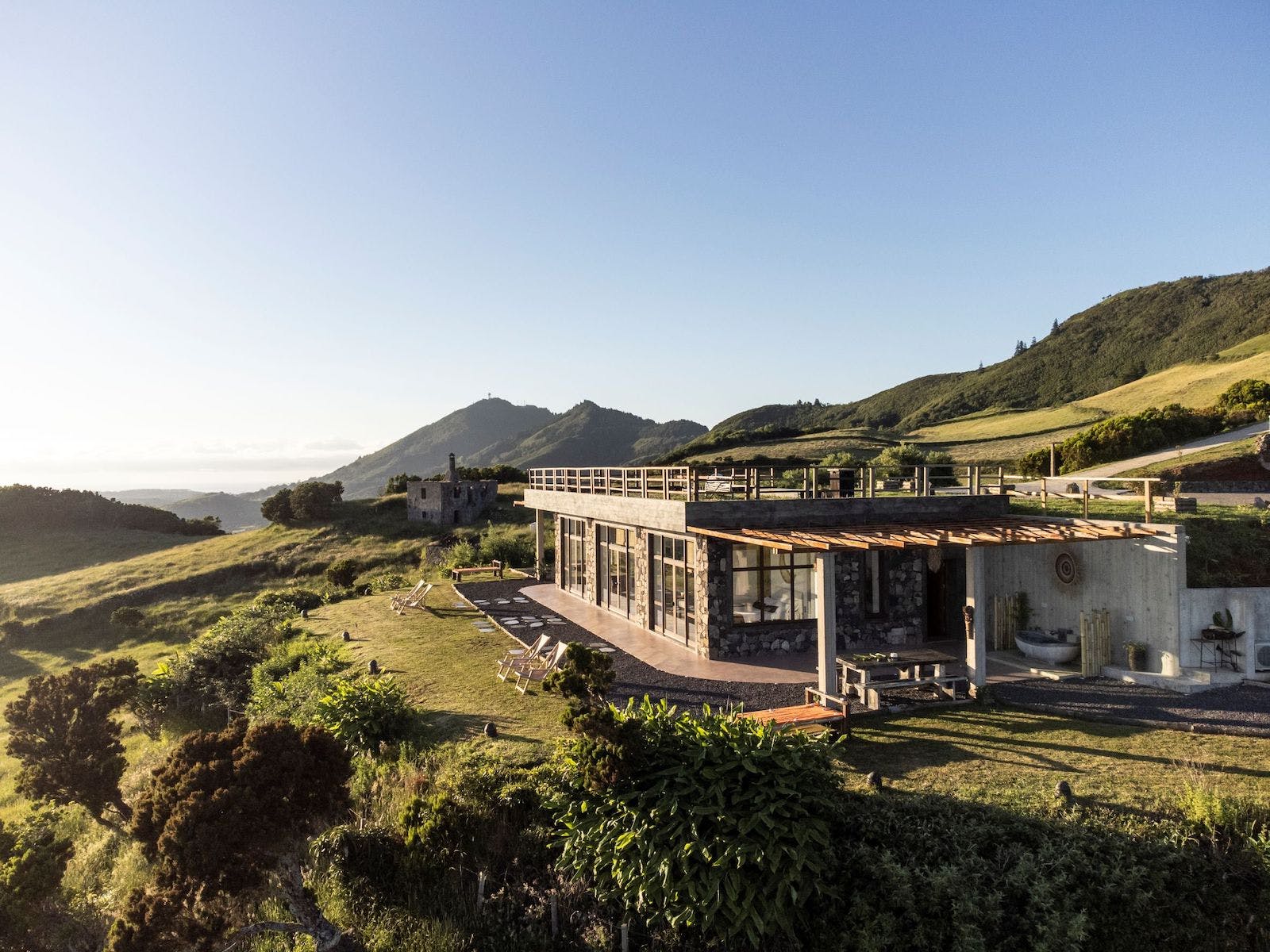 Casa Sanguinho Santa Maria: Stylish 2-Bedroom Apartment with Hot Tub and Sea View, Santa Maria