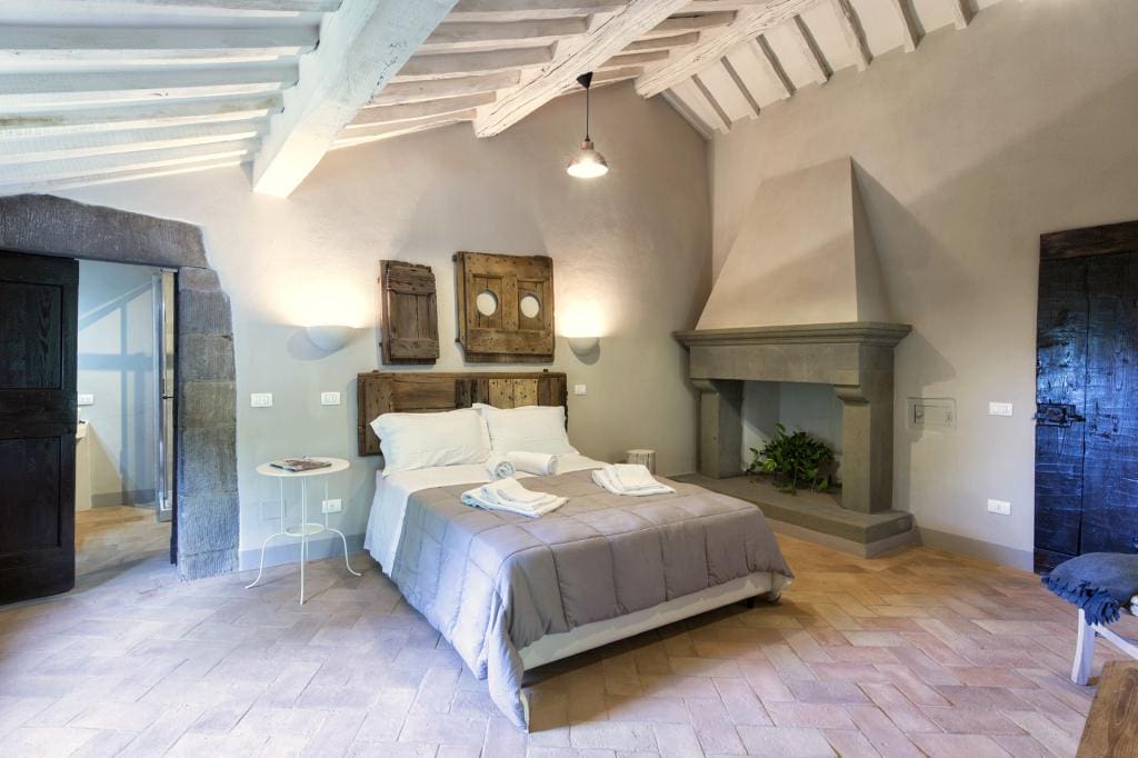 Casa Sant’Egidio Cortona: Elegant 6-Bedroom Luxury Apartment with Pool, Cortona