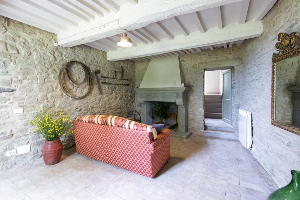 Casa Sant’Egidio Cortona: Elegant 6-Bedroom Luxury Apartment with Pool, Cortona