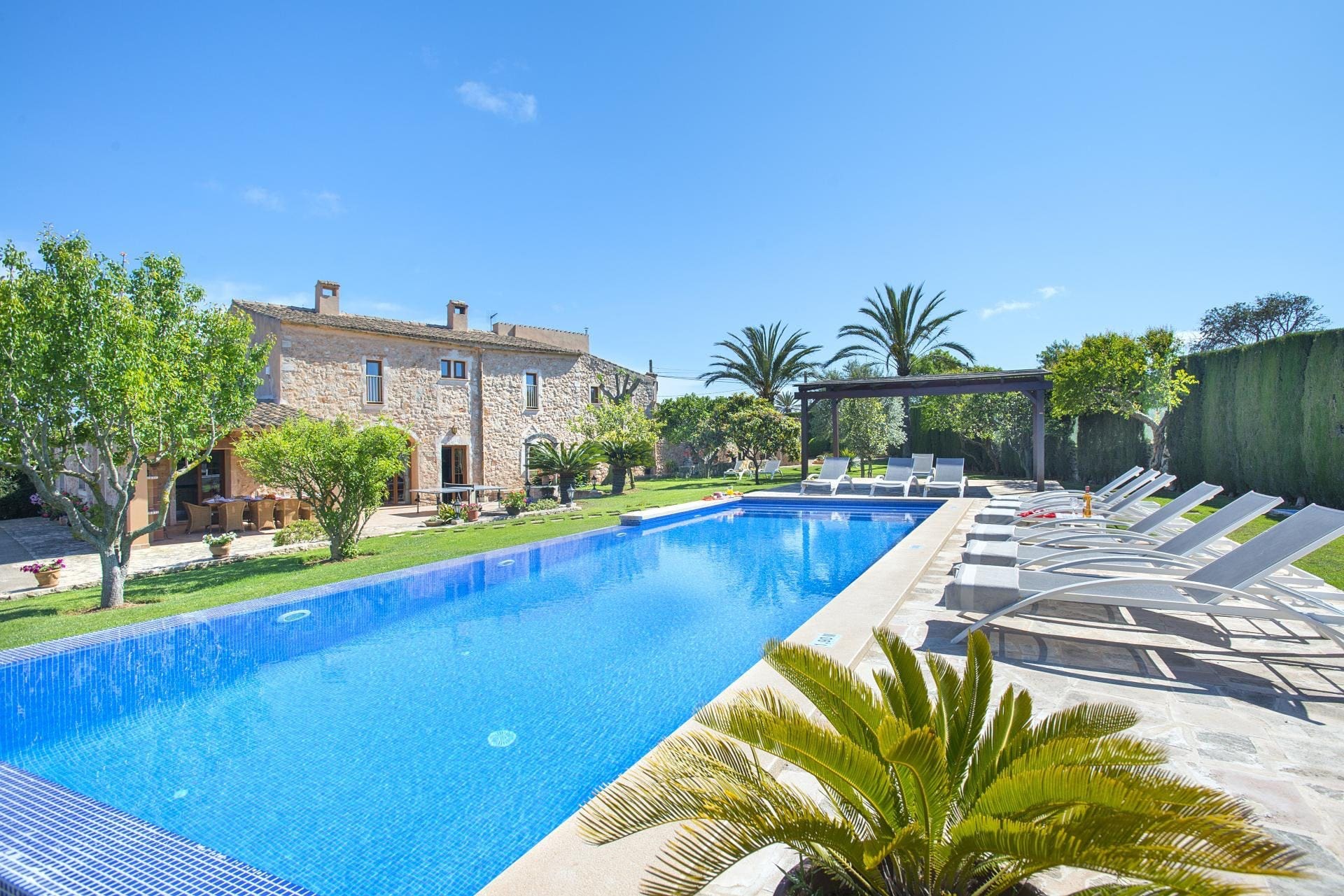 Casa Savina Cala d’Or: Spacious 6-Bedroom Apartment with Infinity Pool and Sea Views, Cala d’Or