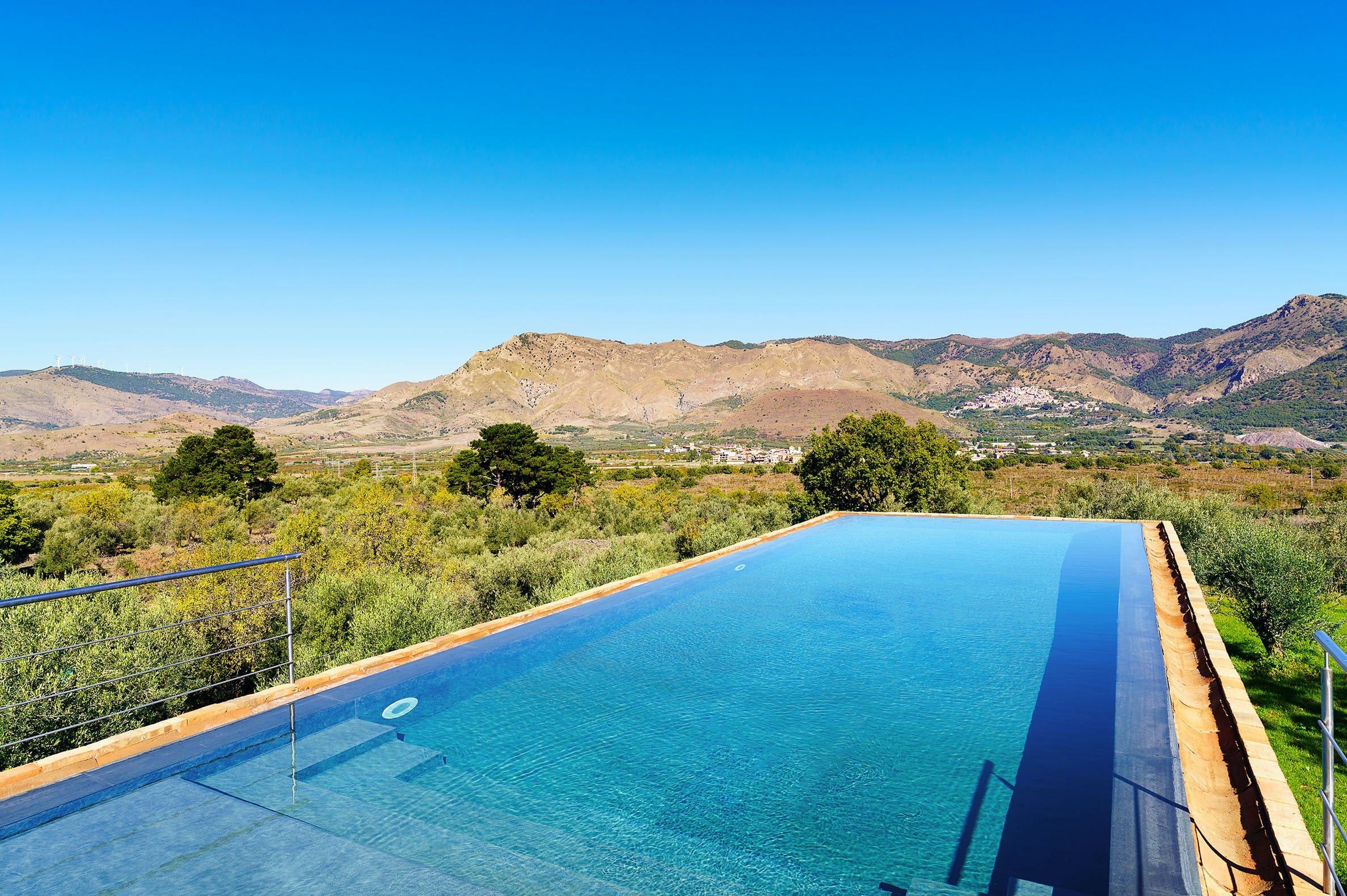 Casa Scirocco Etna: Luxury 4-Bedroom Apartment with Pool and Countryside Views, Etna