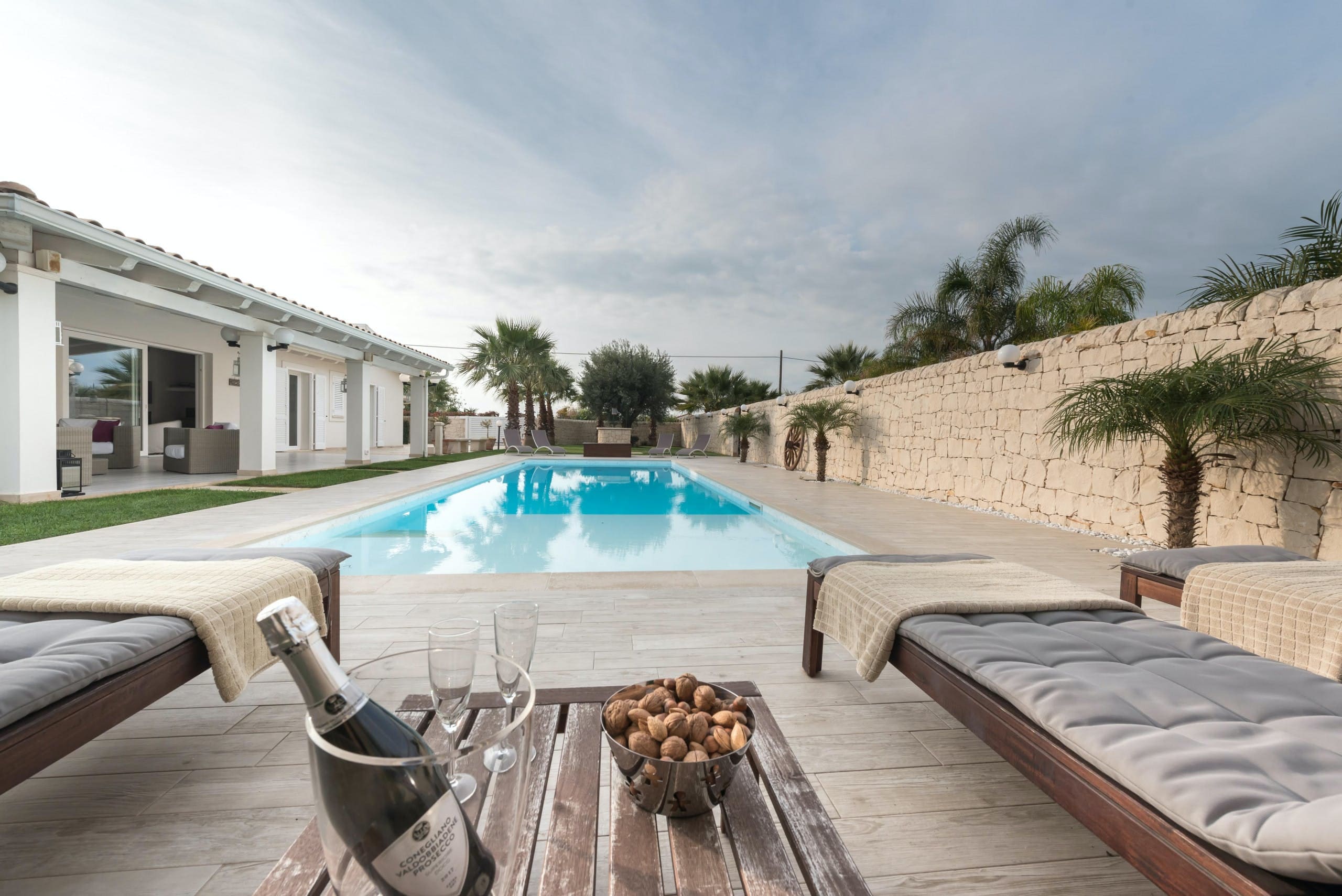 Casa Scirocco Ispica: Luxury 3-Bedroom Apartment with Seaview and Pool, Val di Noto