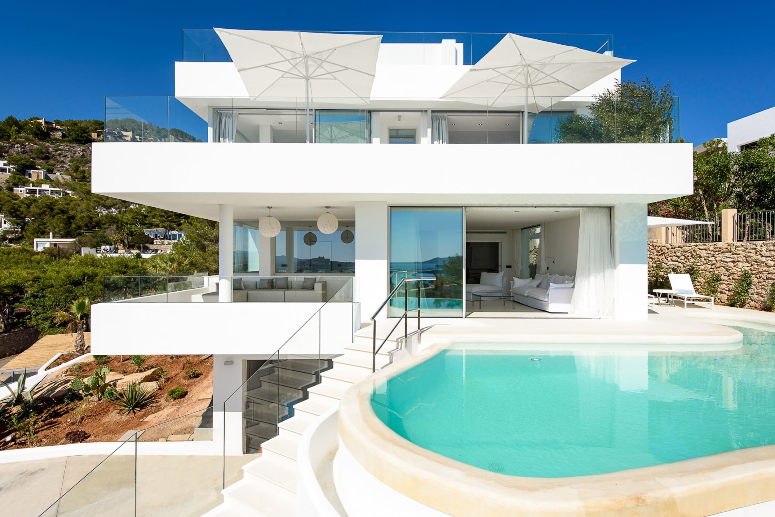 Casa Serretes Talamanca: Luxury 4-Bedroom Apartment with Infinity Pool and Ocean Views, Ibiza