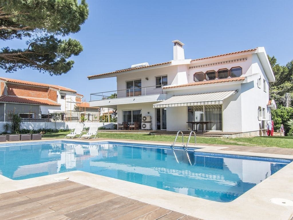 Casa Sintra Cascais: Luxury 5-Bedroom Apartment with Seaview and Pool, Cascais