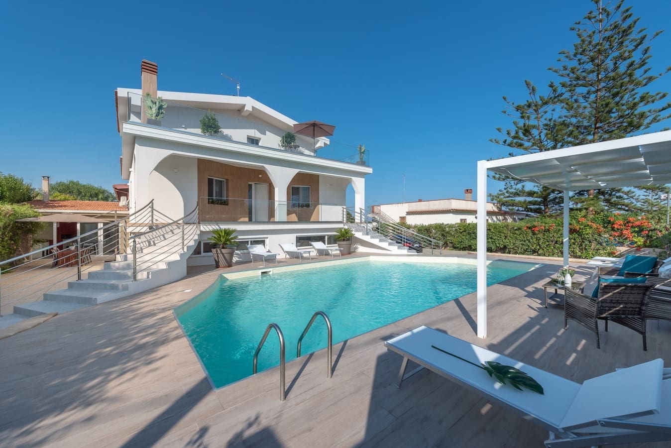 Casa Siracusa Syracuse: Spacious 4-Bedroom Apartment with Seaview and Pool, Syracuse