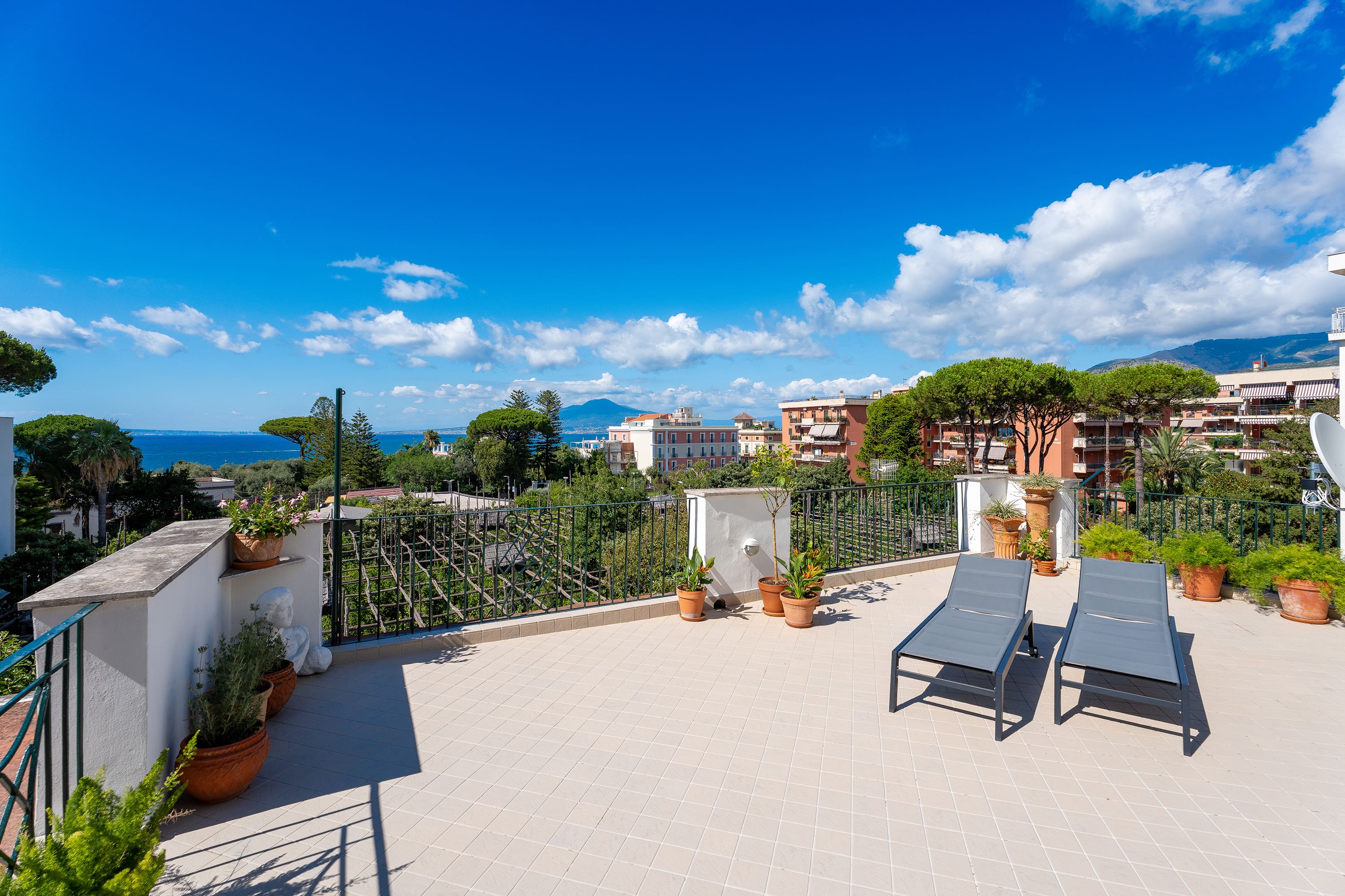 Casa Sirenide Sorrento: Charming 2-Bedroom Apartment with Sea Views, Sorrento