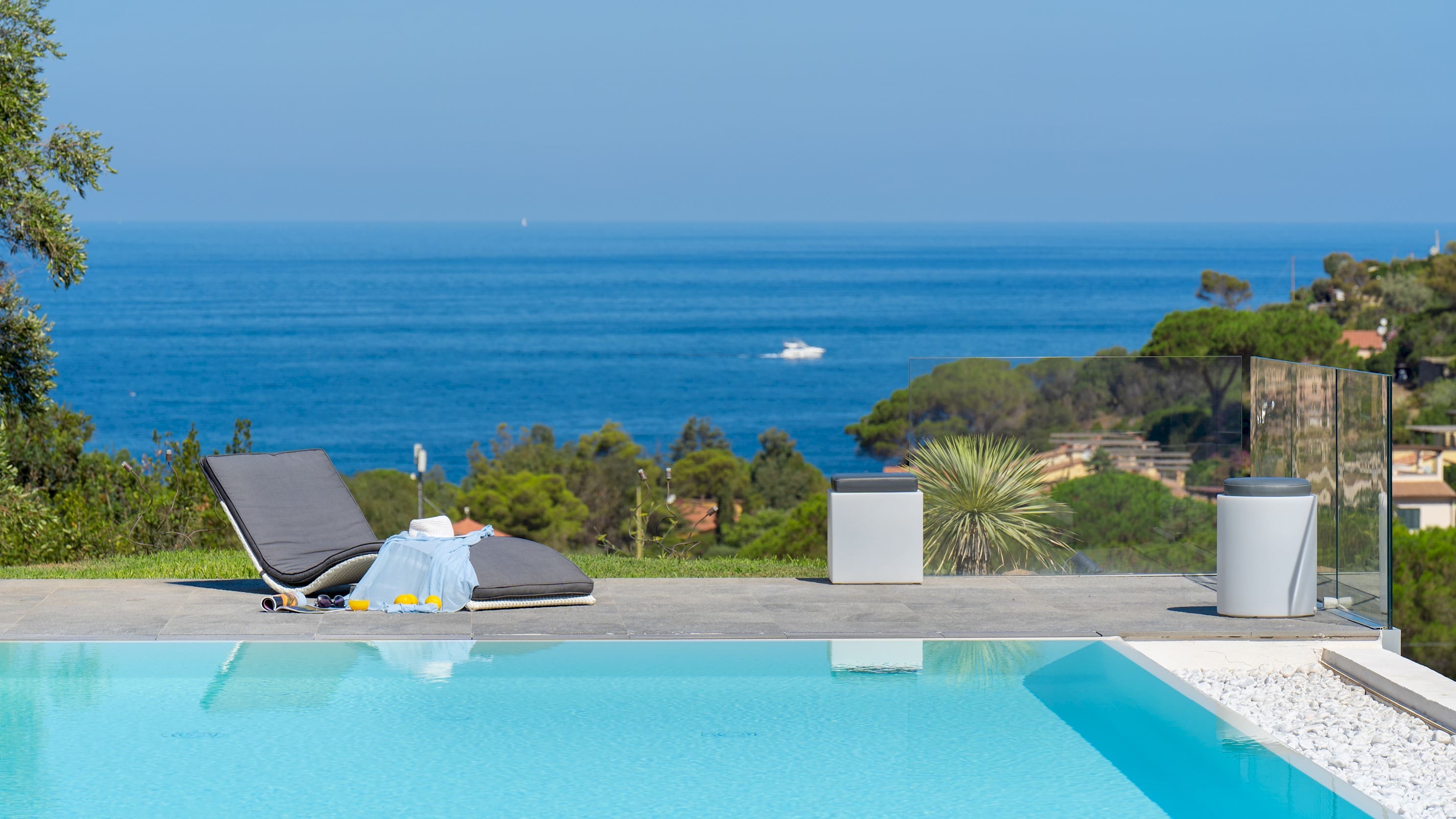 Casa Sirocco Livorno: Spacious 5-Bedroom Apartment with Seaviews and Pool, Livorno