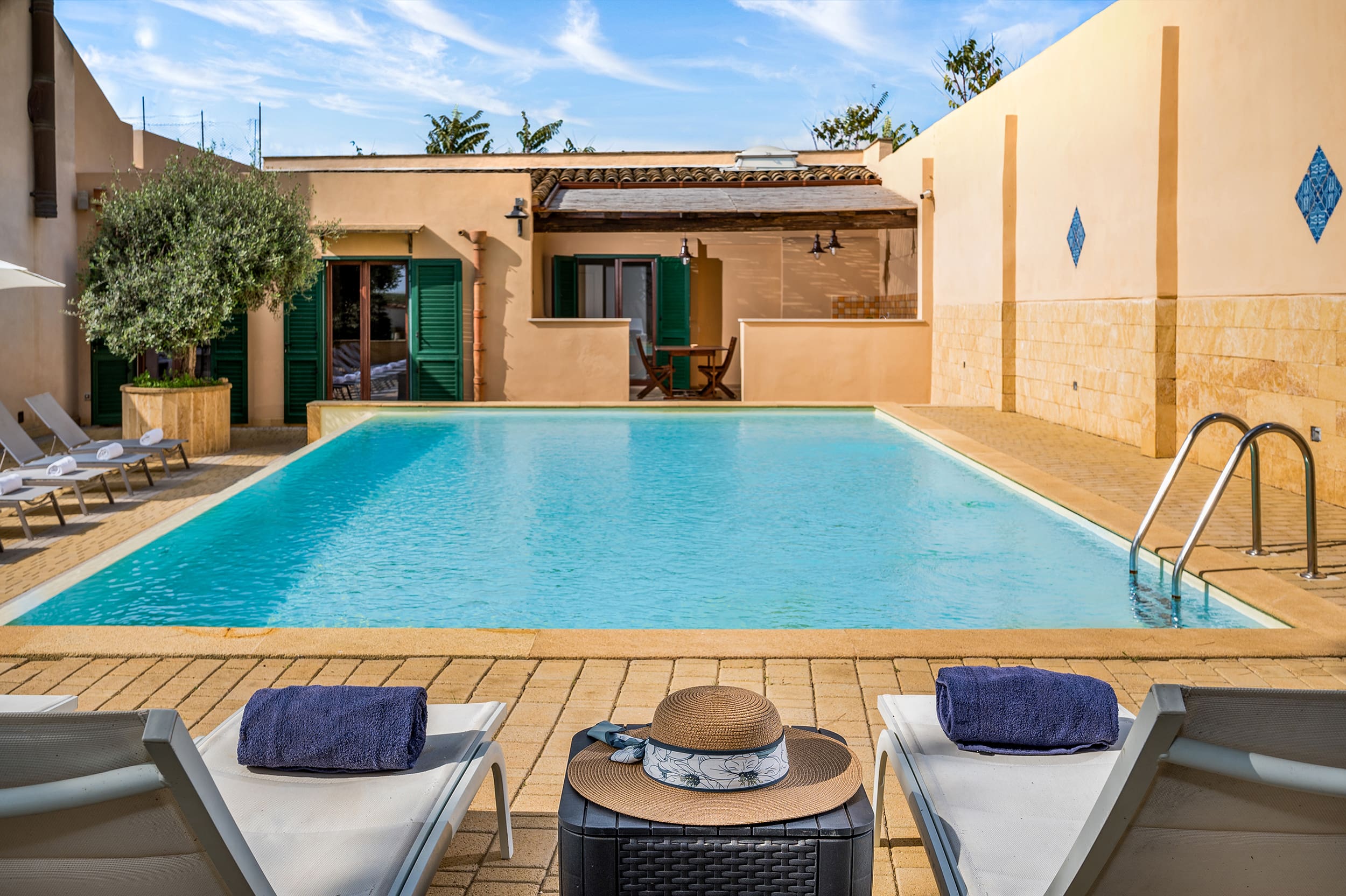 Casa Sirocco Trapani Trapani 5: Spacious 7-Bedroom Apartment with Sea View and Pool, Trapani