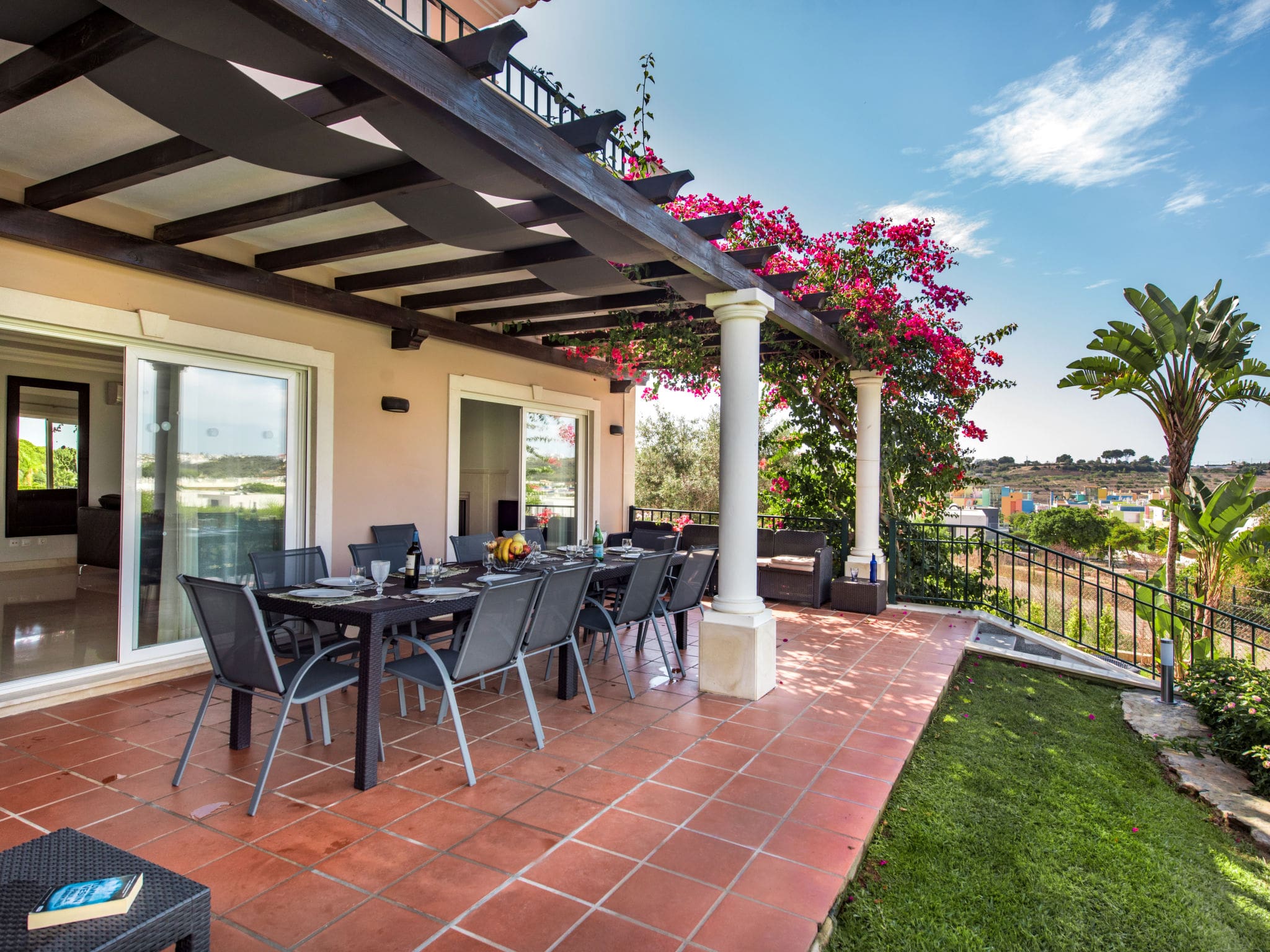 Casa Sobreira Albufeira: Magnificent 6-Bedroom Portuguese Villa with Heated Pool and Golf Course Access