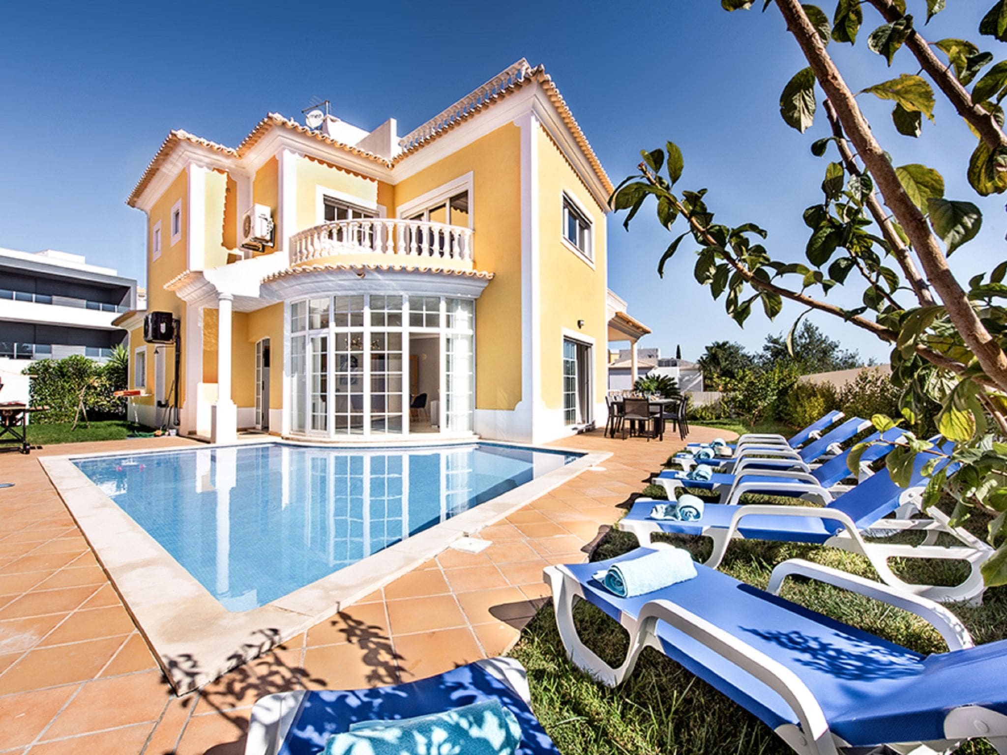 Casa Solum Albufeira: Stunning 5-Bedroom Villa with Private Pool and Modern Comforts in the Heart of Portugal