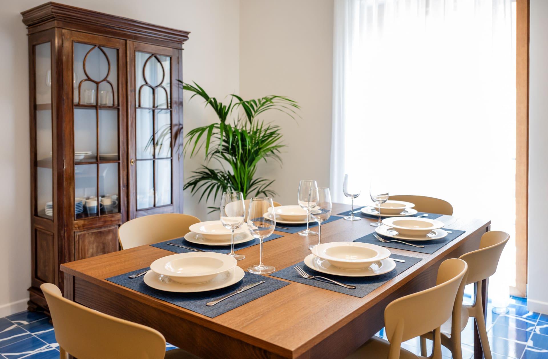 Casa Sorrentina: Spacious 4-Bedroom Apartment with Balconies in Sorrento