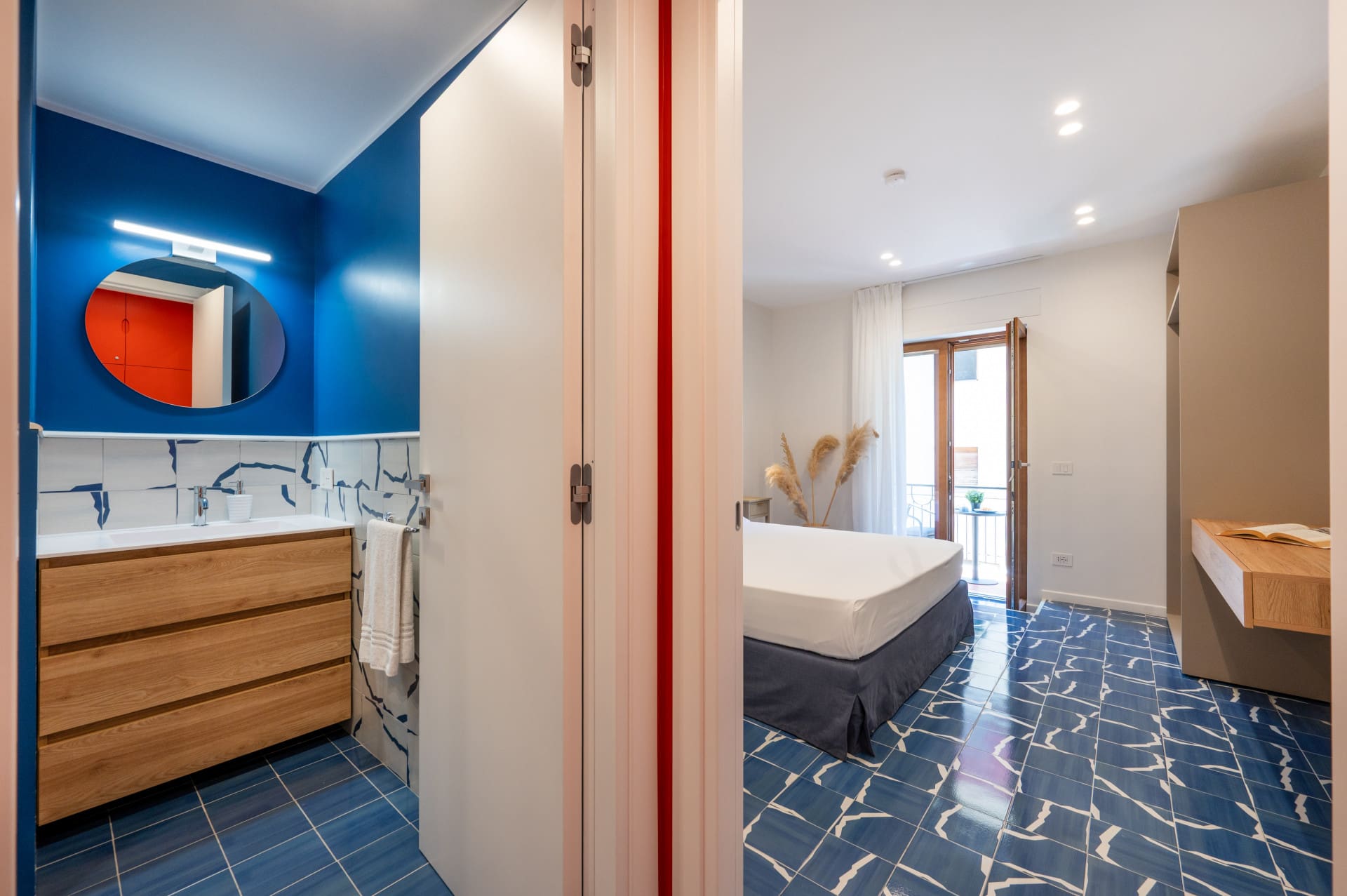 Casa Sorrentina: Spacious 4-Bedroom Apartment with Balconies in Sorrento