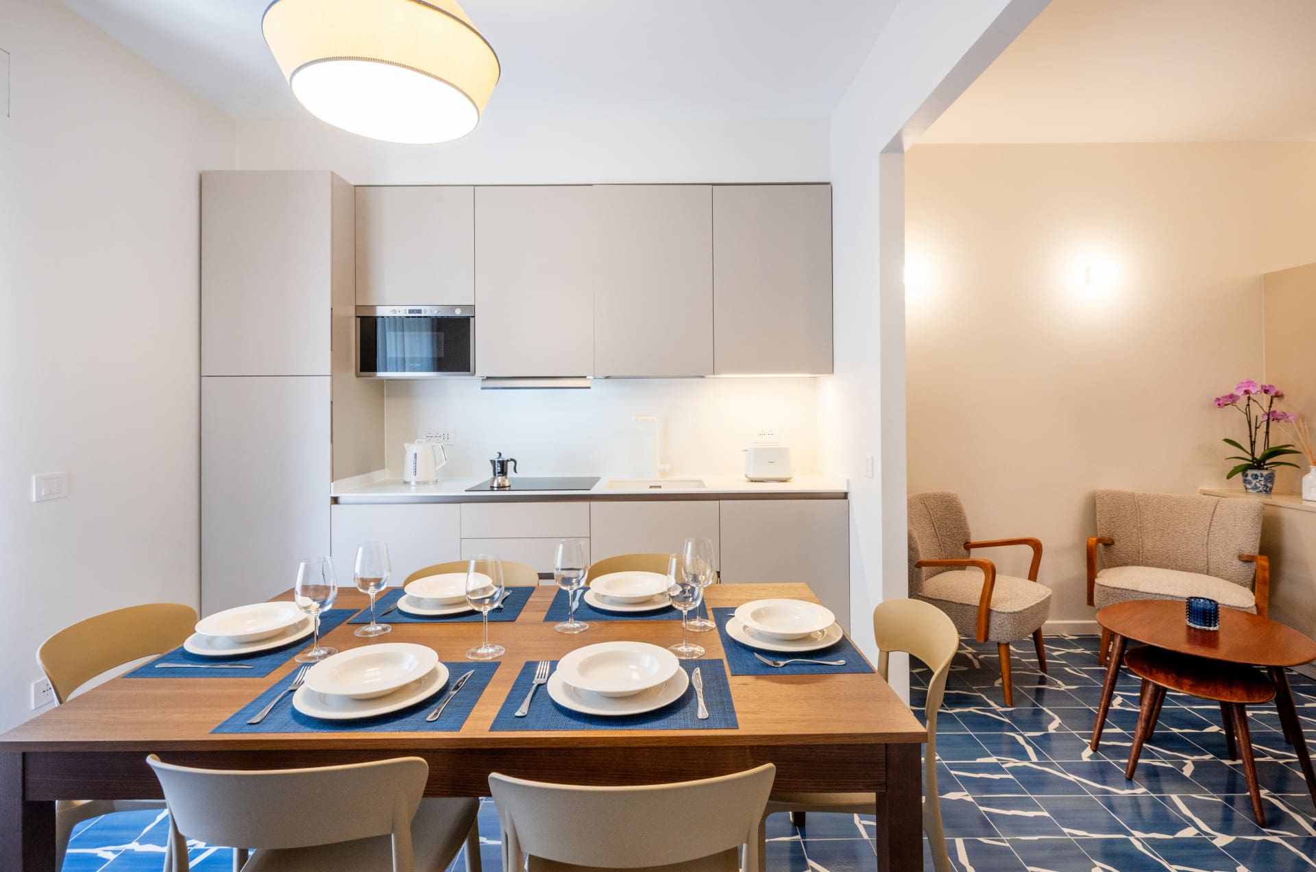 Casa Sorrentina: Spacious 4-Bedroom Apartment with Balconies in Sorrento