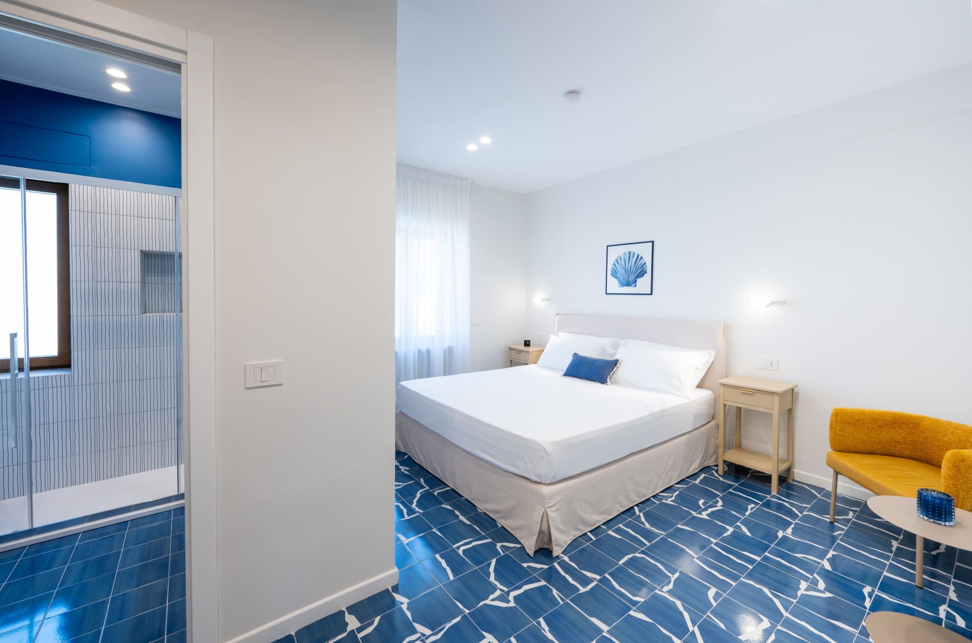 Casa Sorrentina: Spacious 4-Bedroom Apartment with Balconies in Sorrento