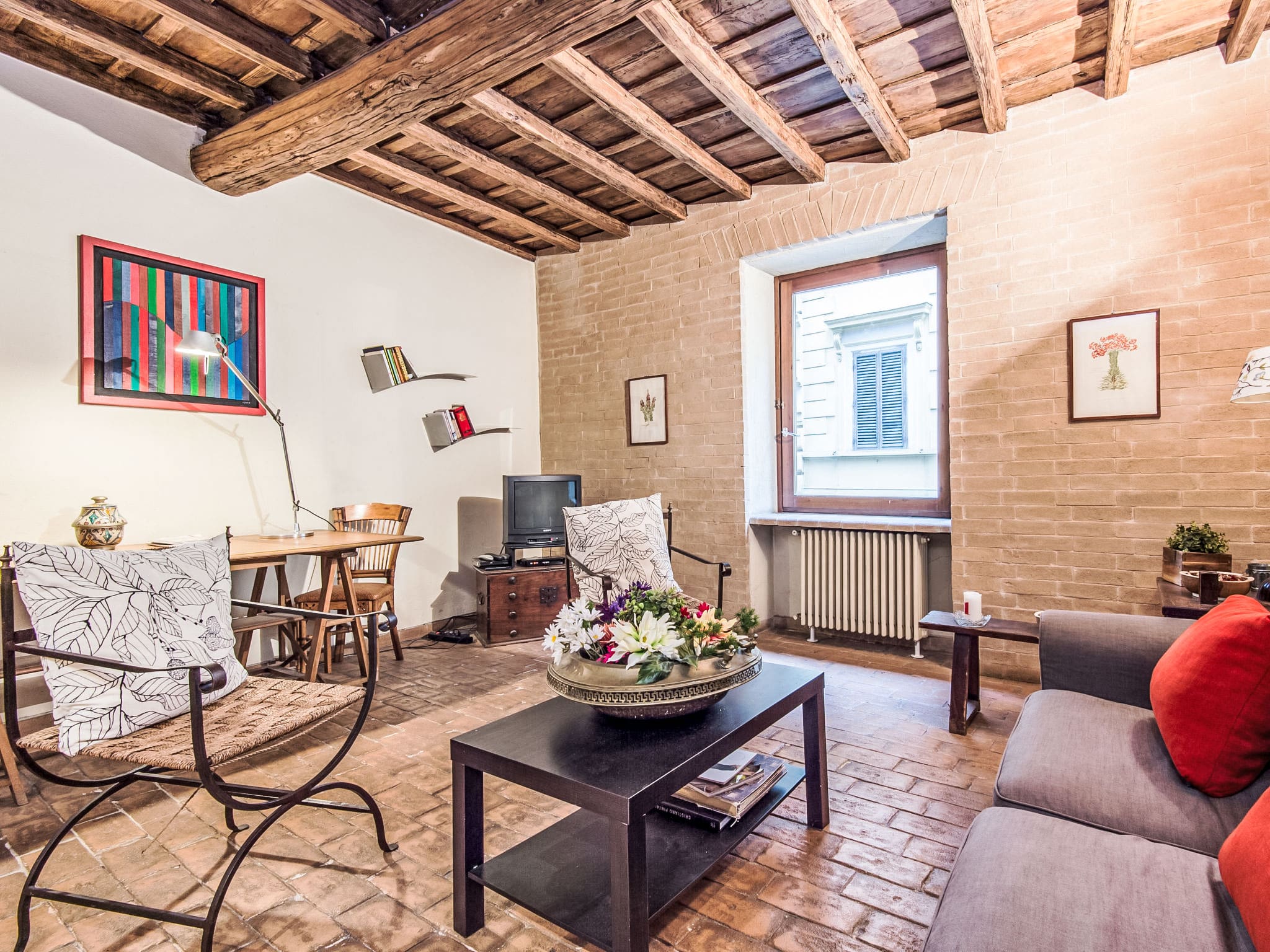 Casa Teverino Campo: Historic 2-Bedroom Apartment in the Heart of Rome’s Campo dei Fiori District