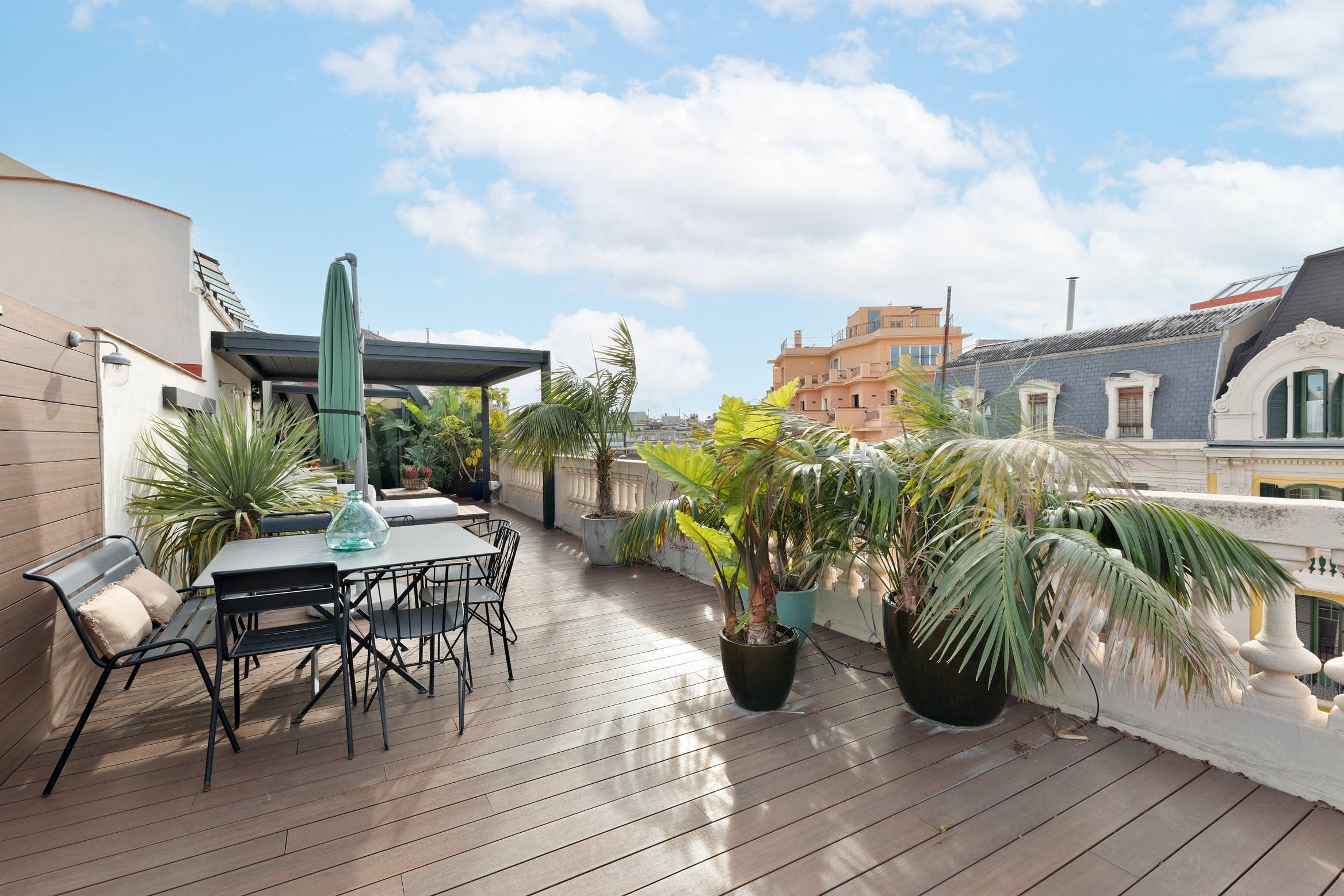 Casa Tibidabo Gràcia: Modern 2-Bedroom Apartment with Terrace and City Views, Barcelona