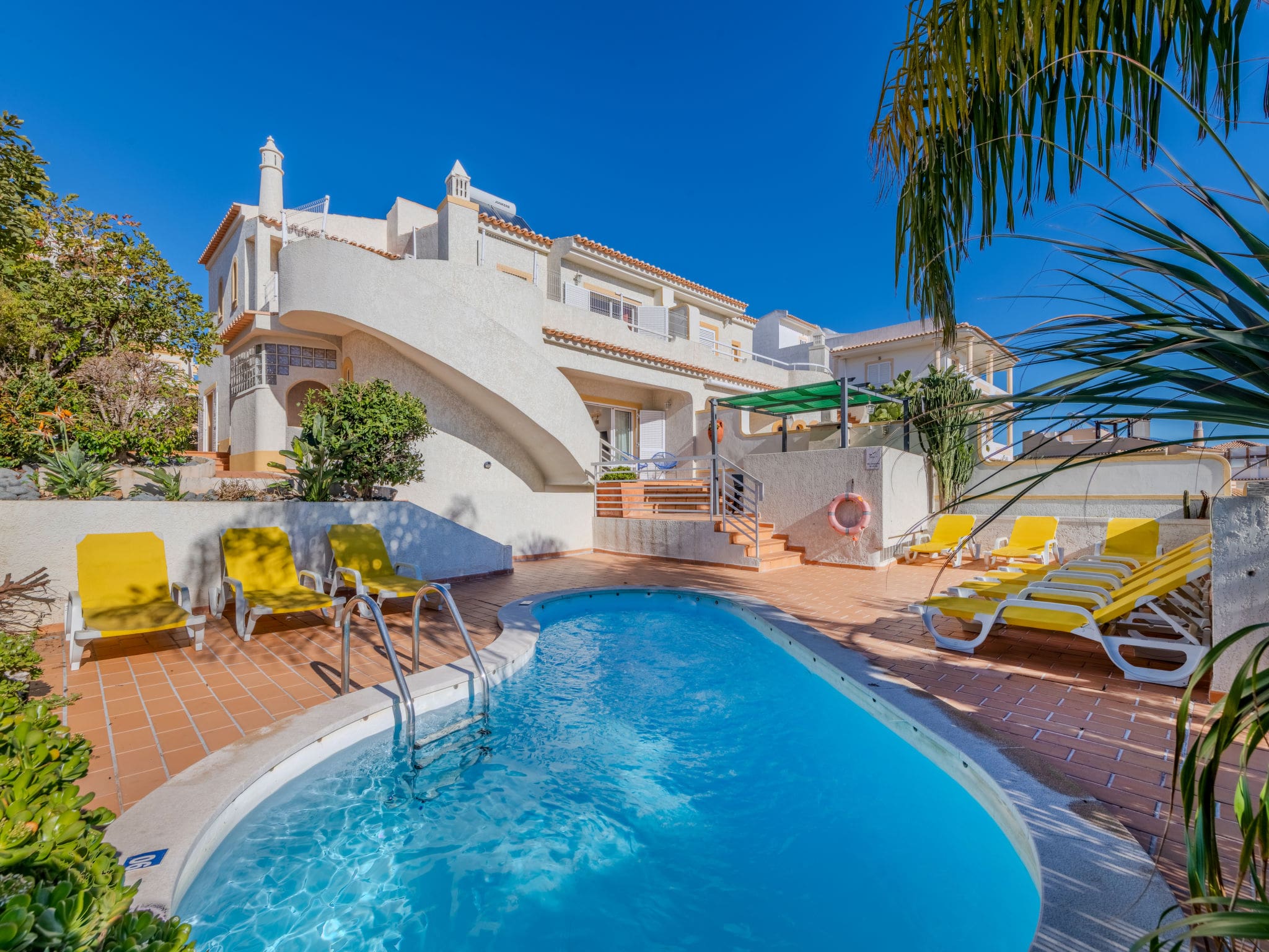 Casa Torraltinha Albufeira: Spacious Five-Bedroom Holiday Villa with Heated Pool and Sea Views in Albufeira Portugal