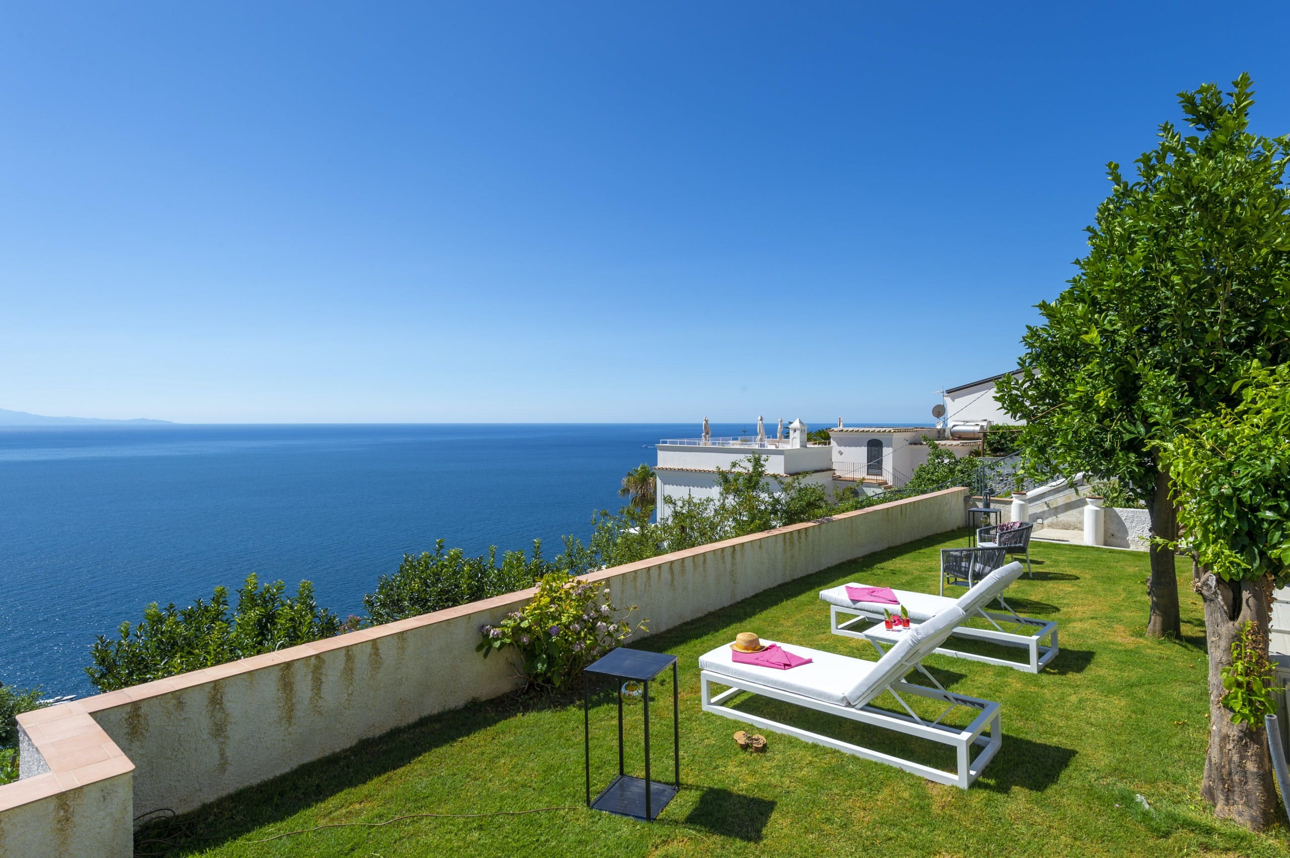 Casa Tramontana Praiano: Spacious 4-Bedroom Apartment with Seaview in Praiano