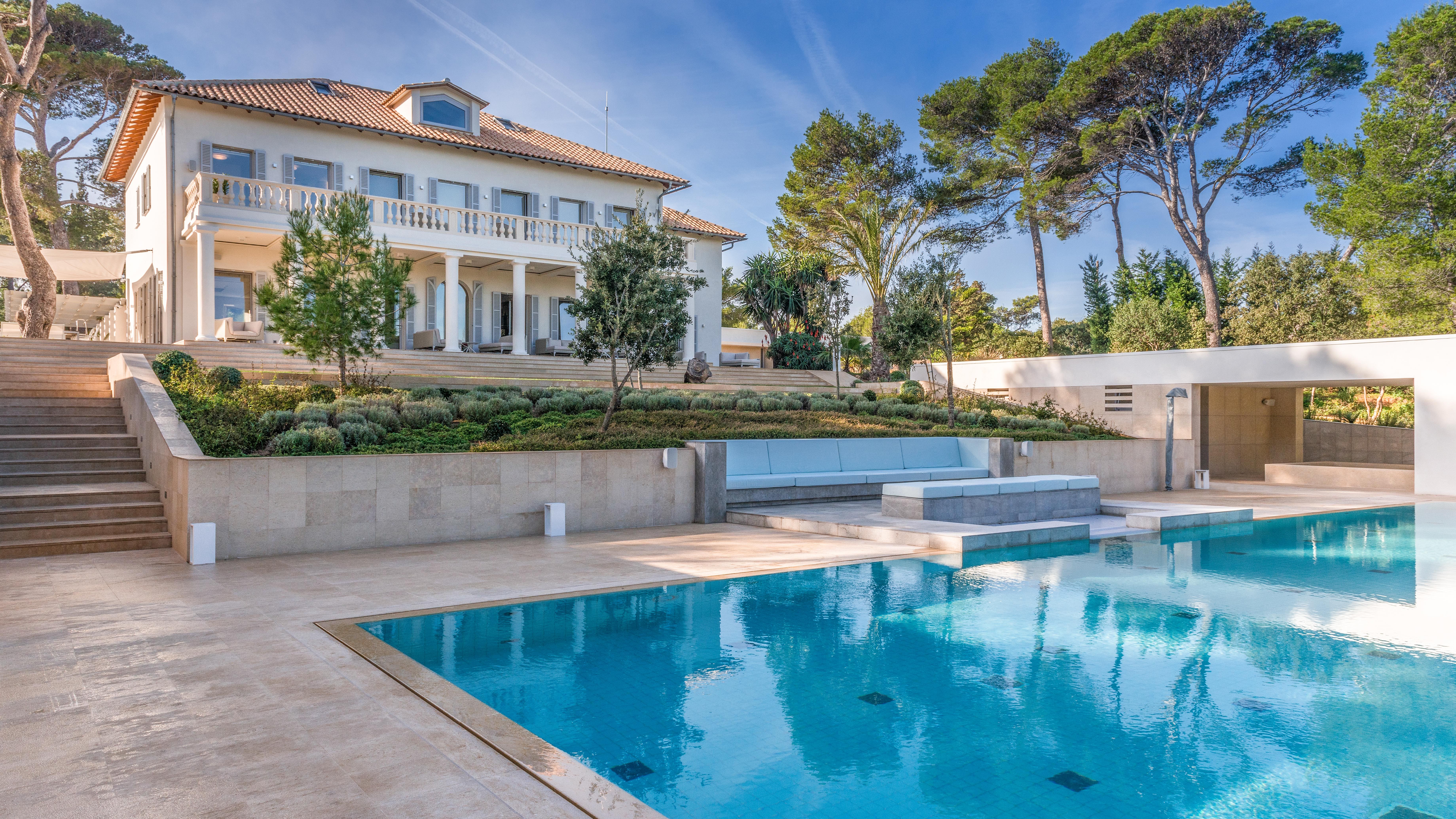 Casa Tramuntana Alcudia Alcudia 4: Spacious 10-Bedroom Apartment with Seaview and Pool, Alcudia