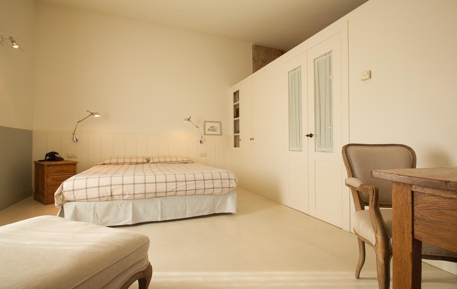 Casa Tramuntana Barcelona Catalonia: 5-Bedroom Luxury Apartment with Pool and Seaviews, Barcelona