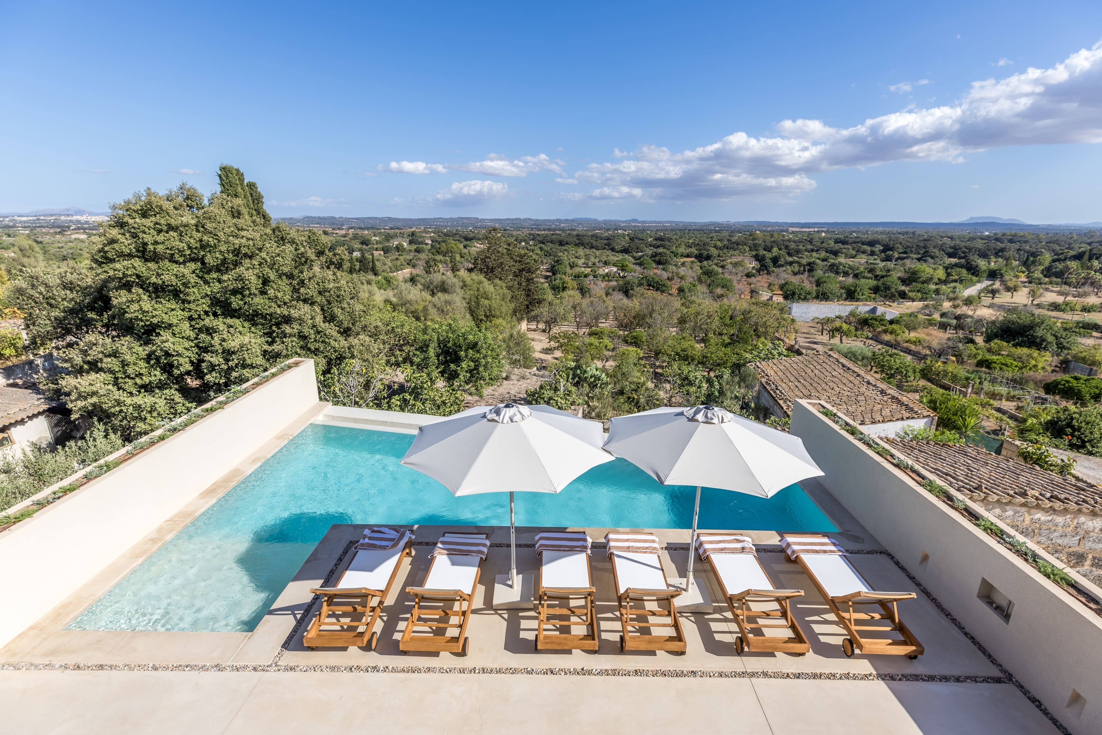 Casa Tramuntana Búger Raiguer: Luxury 4-Bedroom Apartment with Hot Tub and Pool, Raiguer