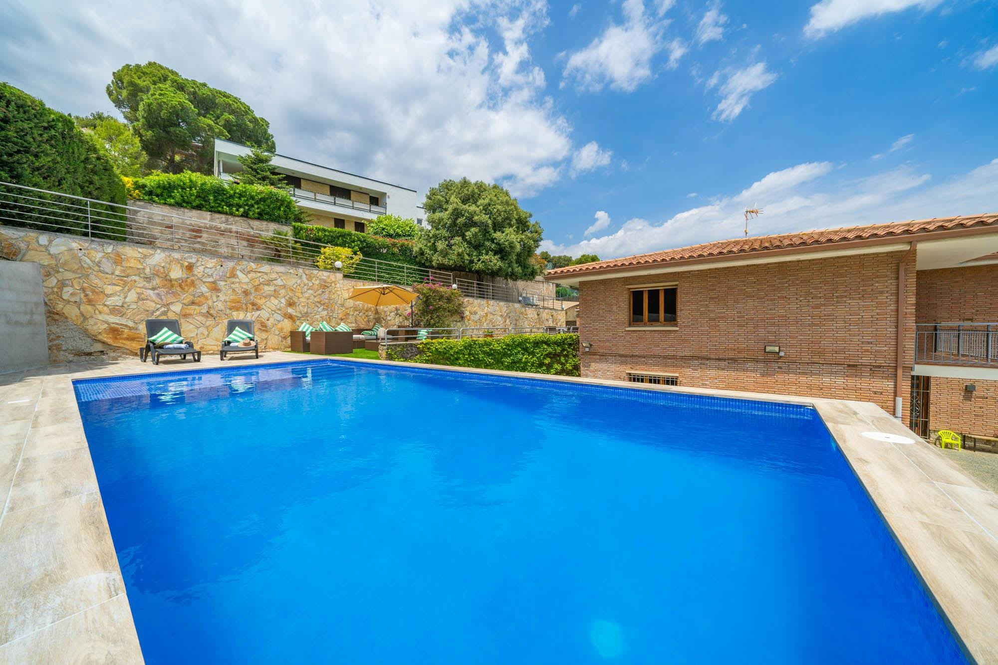 Casa Tramuntana Lloret Lloret de Mar 3: Spacious 7-Bedroom Apartment with Sea Views, Lloret de Mar