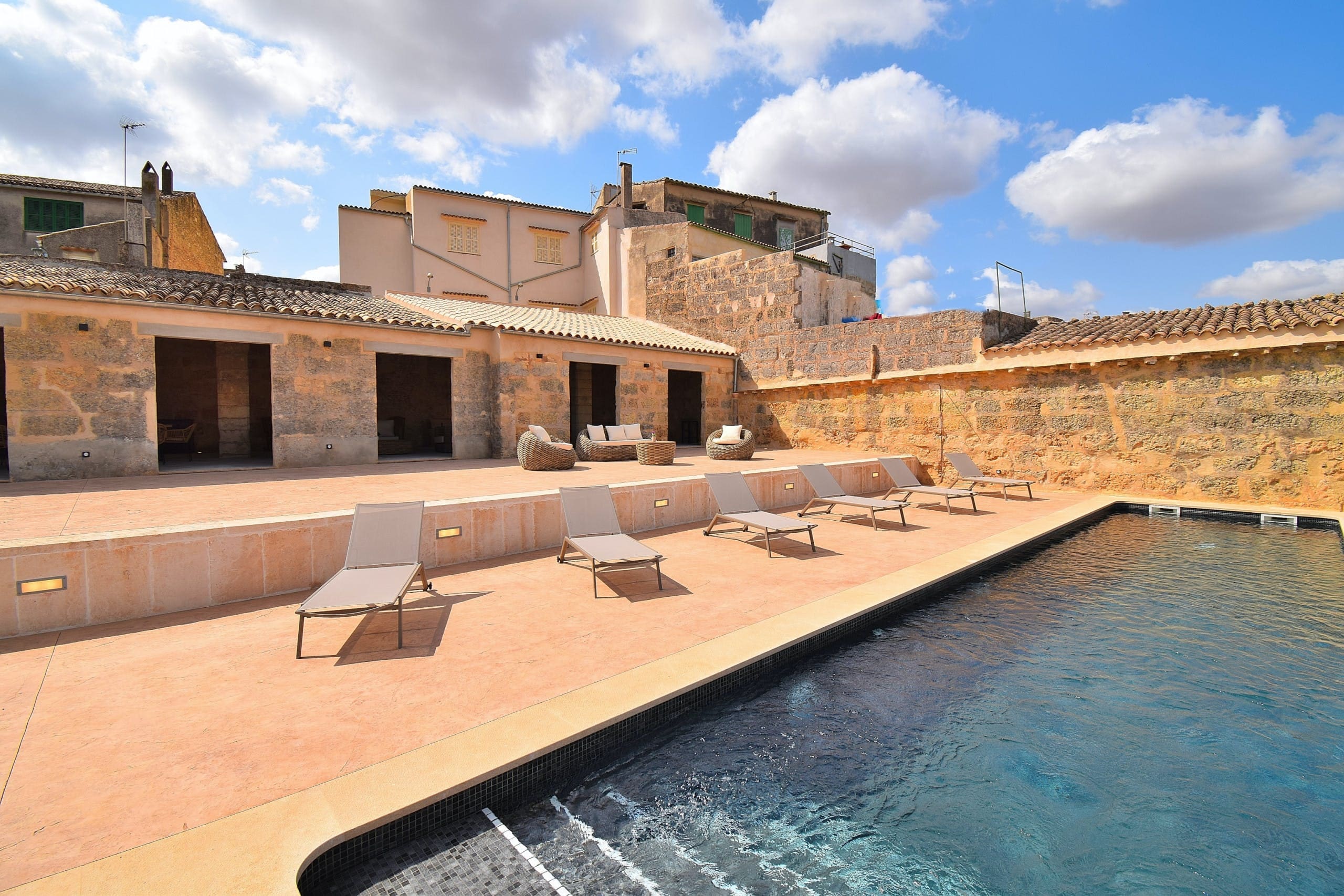 Casa Tramuntana Llubi: Spacious 6-Bedroom Apartment with Pool, Family-Friendly in Mallorca