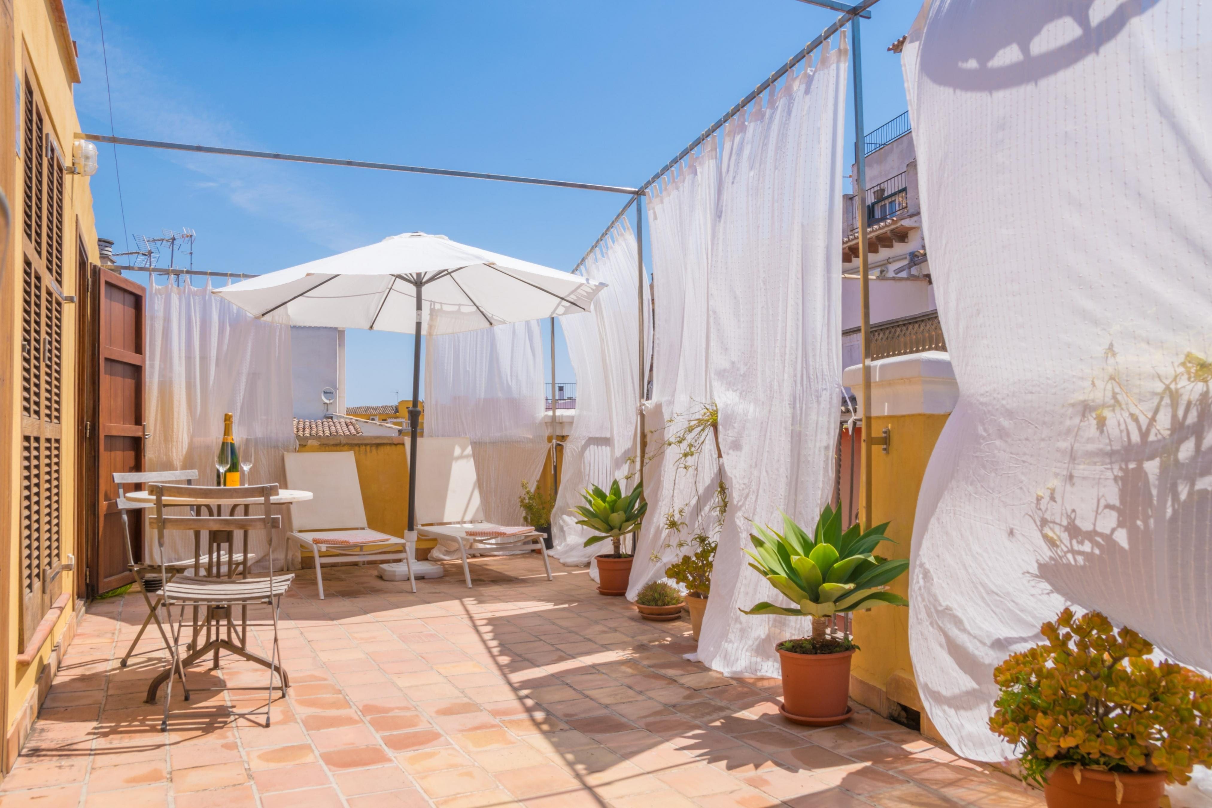 Casa Tramuntana Palma Palma: Chic 2-Bedroom Apartment with Seaview and Beach Access, Palma
