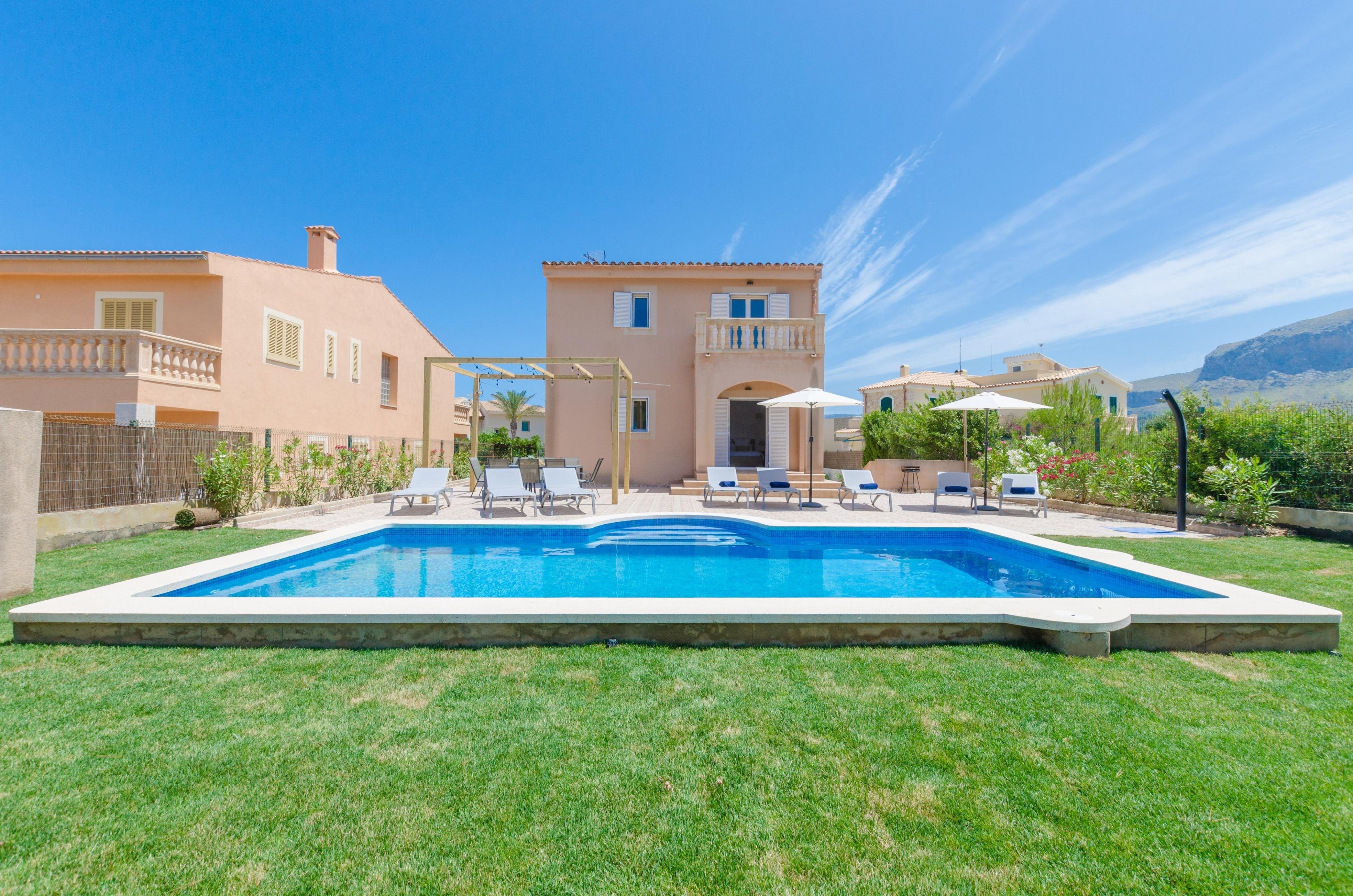 Casa Tramuntana Picafort Can Picafort 4: Luxury 4-Bedroom Apartment with Private Pool, Can Picafort
